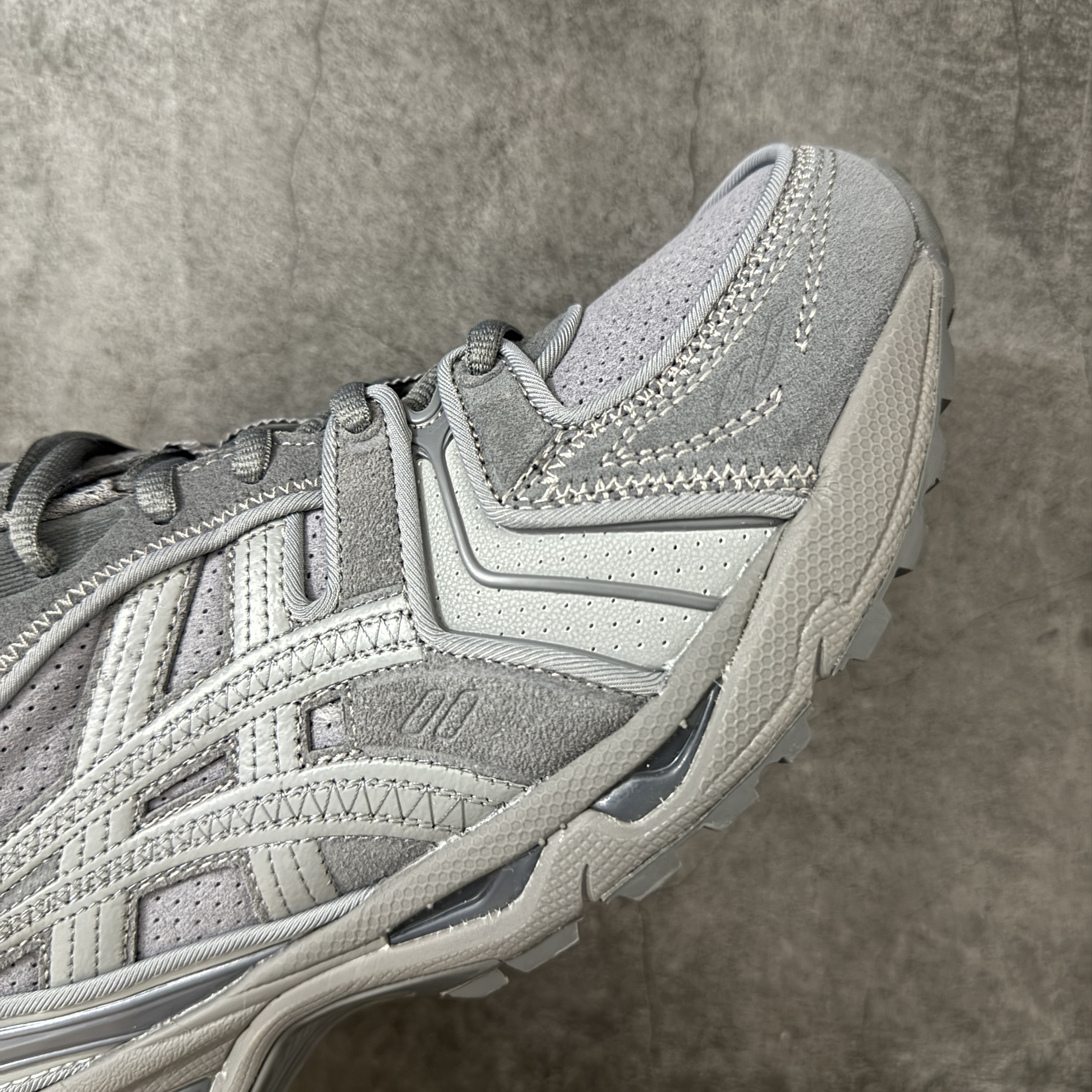 新版 Thom Browne x Asics K14 TB亚瑟士  低筒 减震 户外 运动鞋 跑步鞋  休闲鞋 板鞋 男女同款 灰色 UFC001B-L0195-035