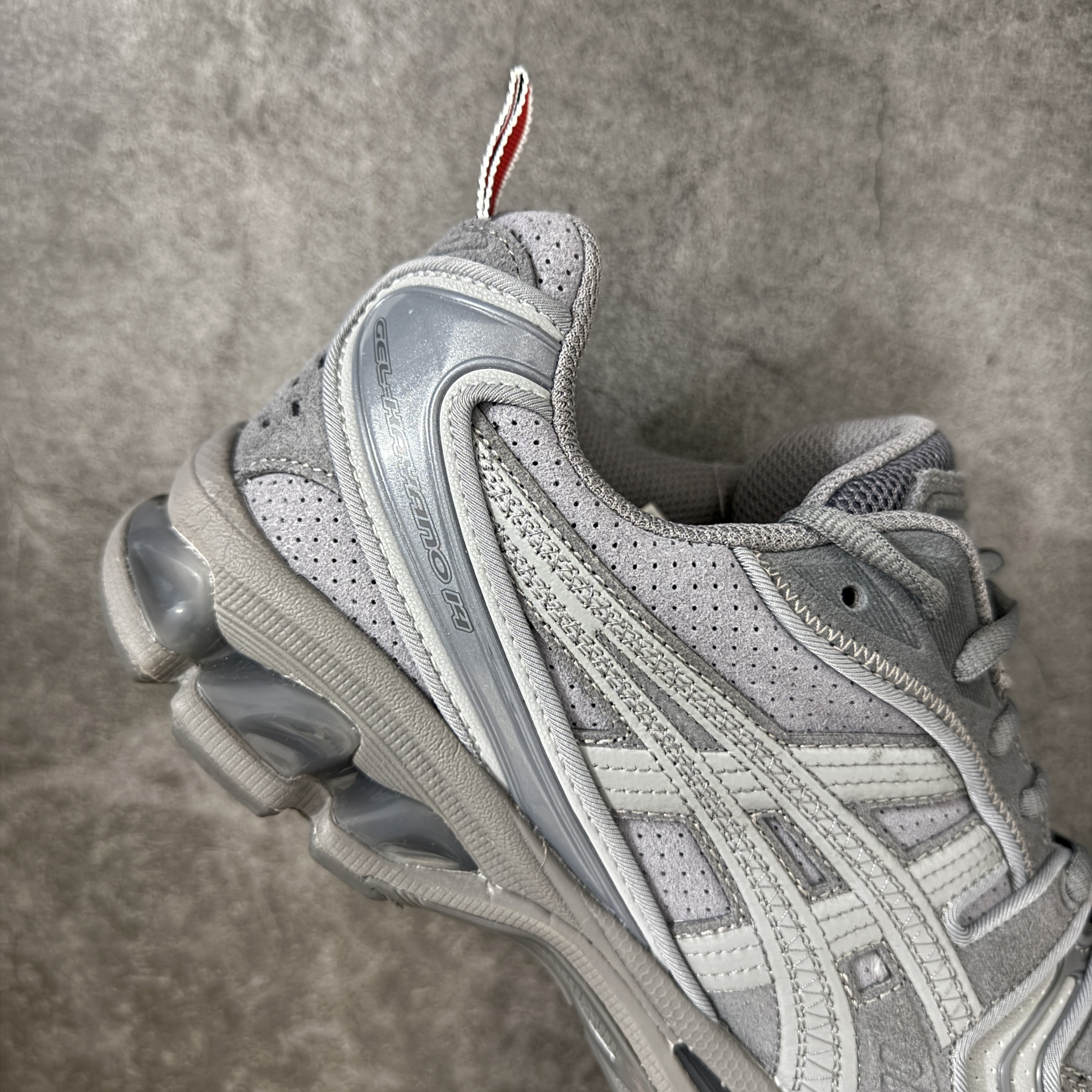 新版 Thom Browne x Asics K14 TB亚瑟士  低筒 减震 户外 运动鞋 跑步鞋  休闲鞋 板鞋 男女同款 灰色 UFC001B-L0195-035