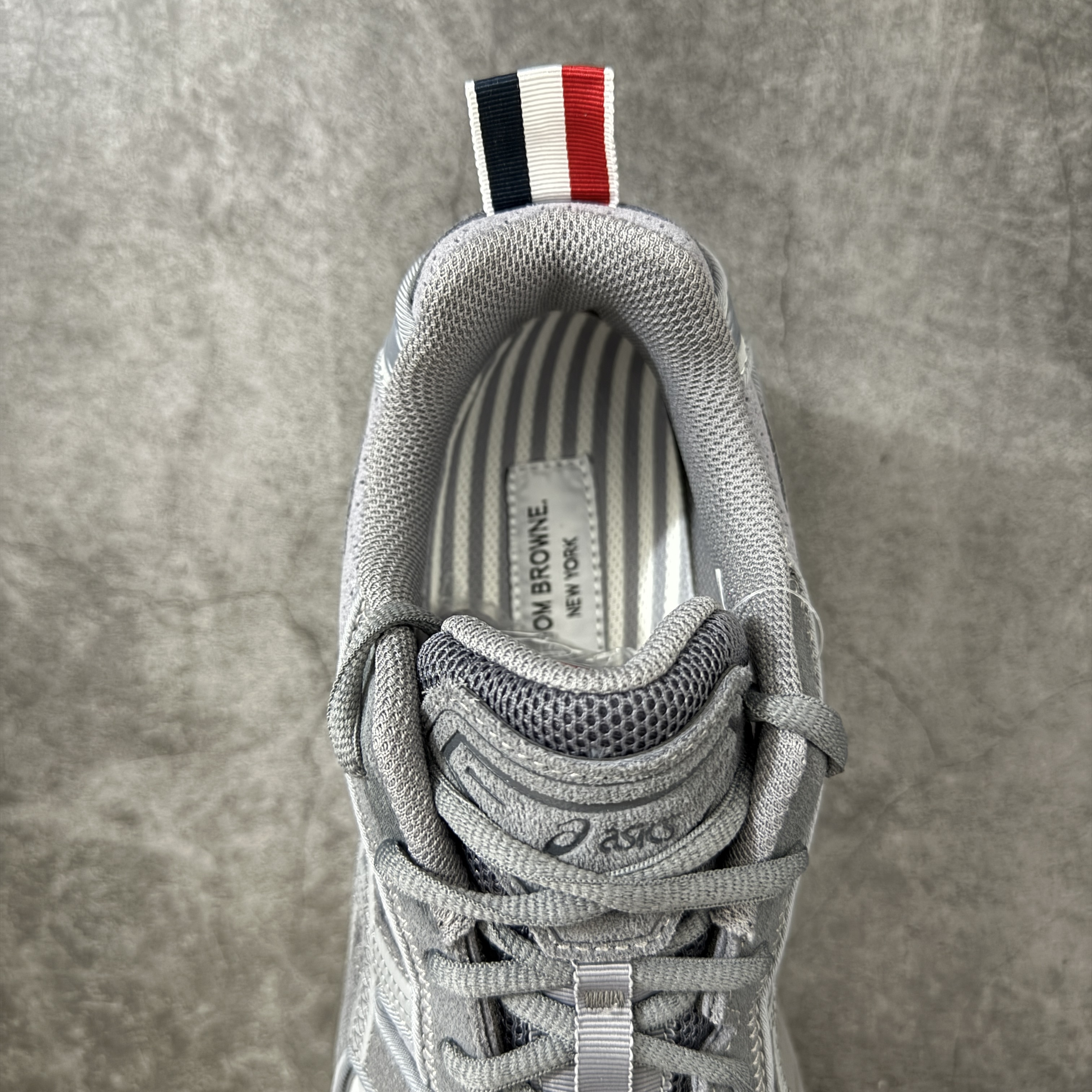 新版 Thom Browne x Asics K14 TB亚瑟士  低筒 减震 户外 运动鞋 跑步鞋  休闲鞋 板鞋 男女同款 灰色 UFC001B-L0195-035