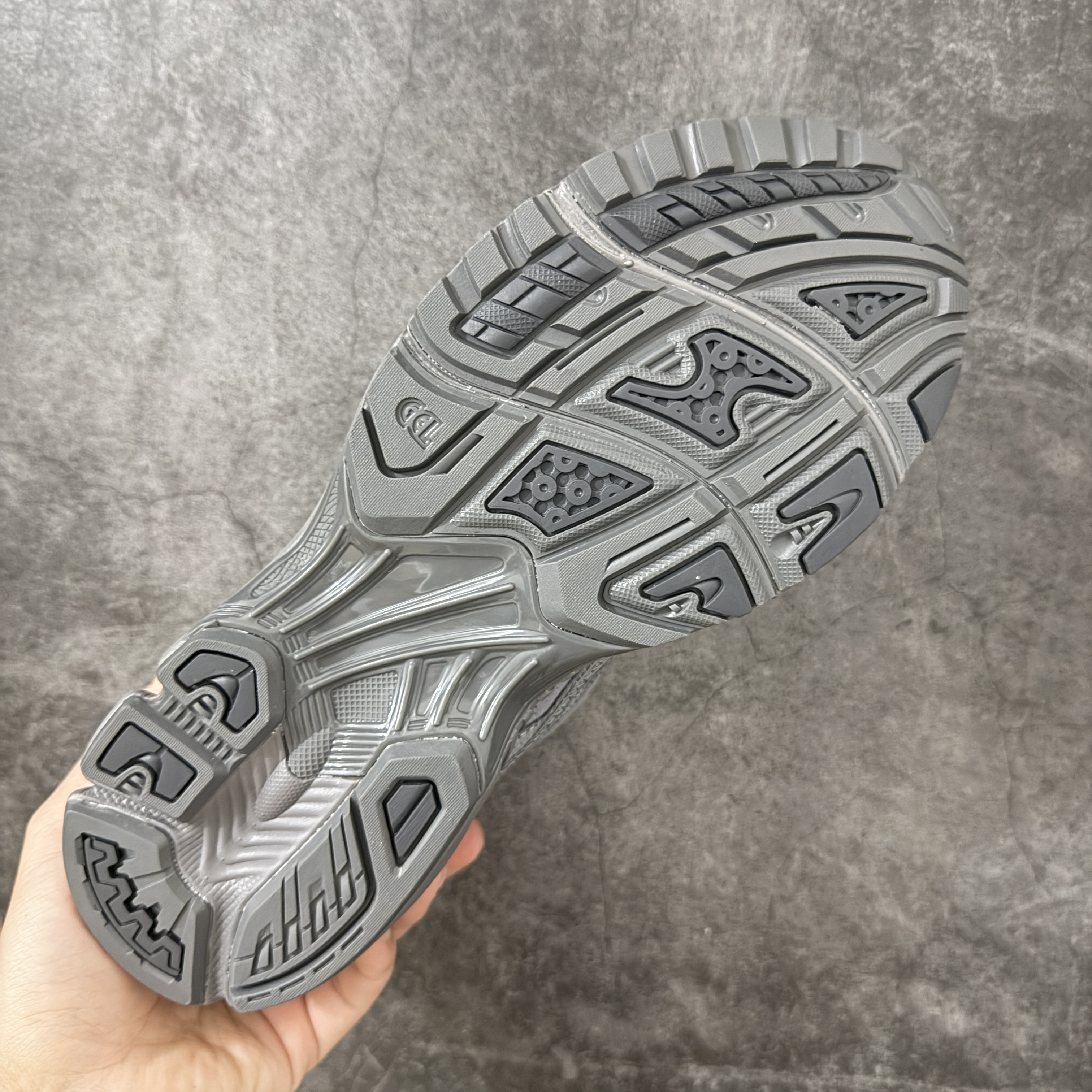 新版 Thom Browne x Asics K14 TB亚瑟士  低筒 减震 户外 运动鞋 跑步鞋  休闲鞋 板鞋 男女同款 灰色 UFC001B-L0195-035