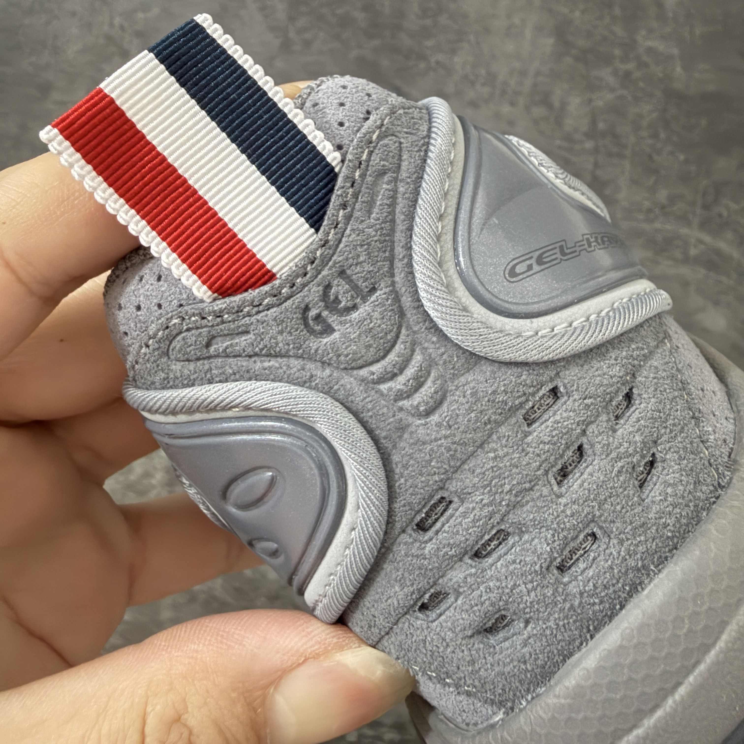 新版 Thom Browne x Asics K14 TB亚瑟士  低筒 减震 户外 运动鞋 跑步鞋  休闲鞋 板鞋 男女同款 灰色 UFC001B-L0195-035