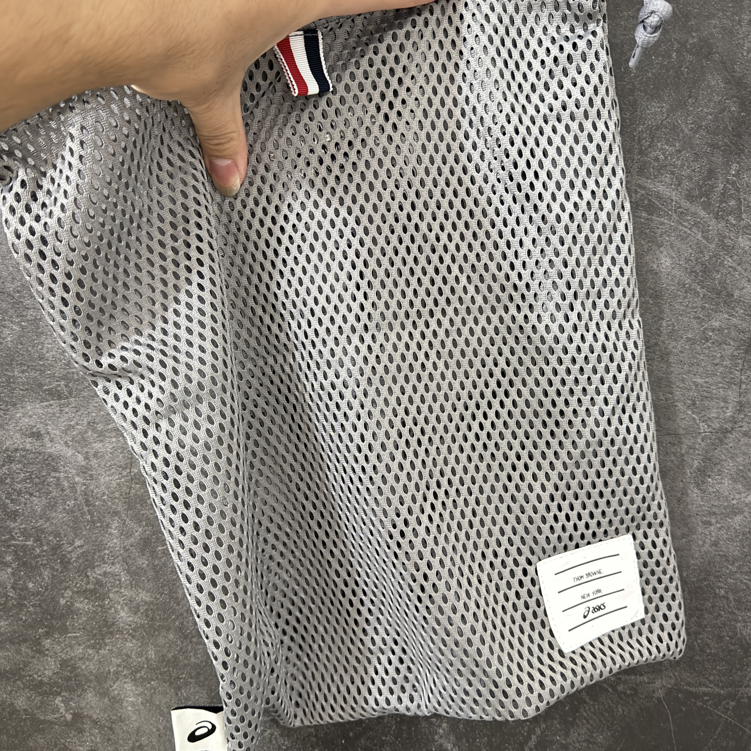 新版 Thom Browne x Asics K14 TB亚瑟士  低筒 减震 户外 运动鞋 跑步鞋  休闲鞋 板鞋 男女同款 灰色 UFC001B-L0195-035
