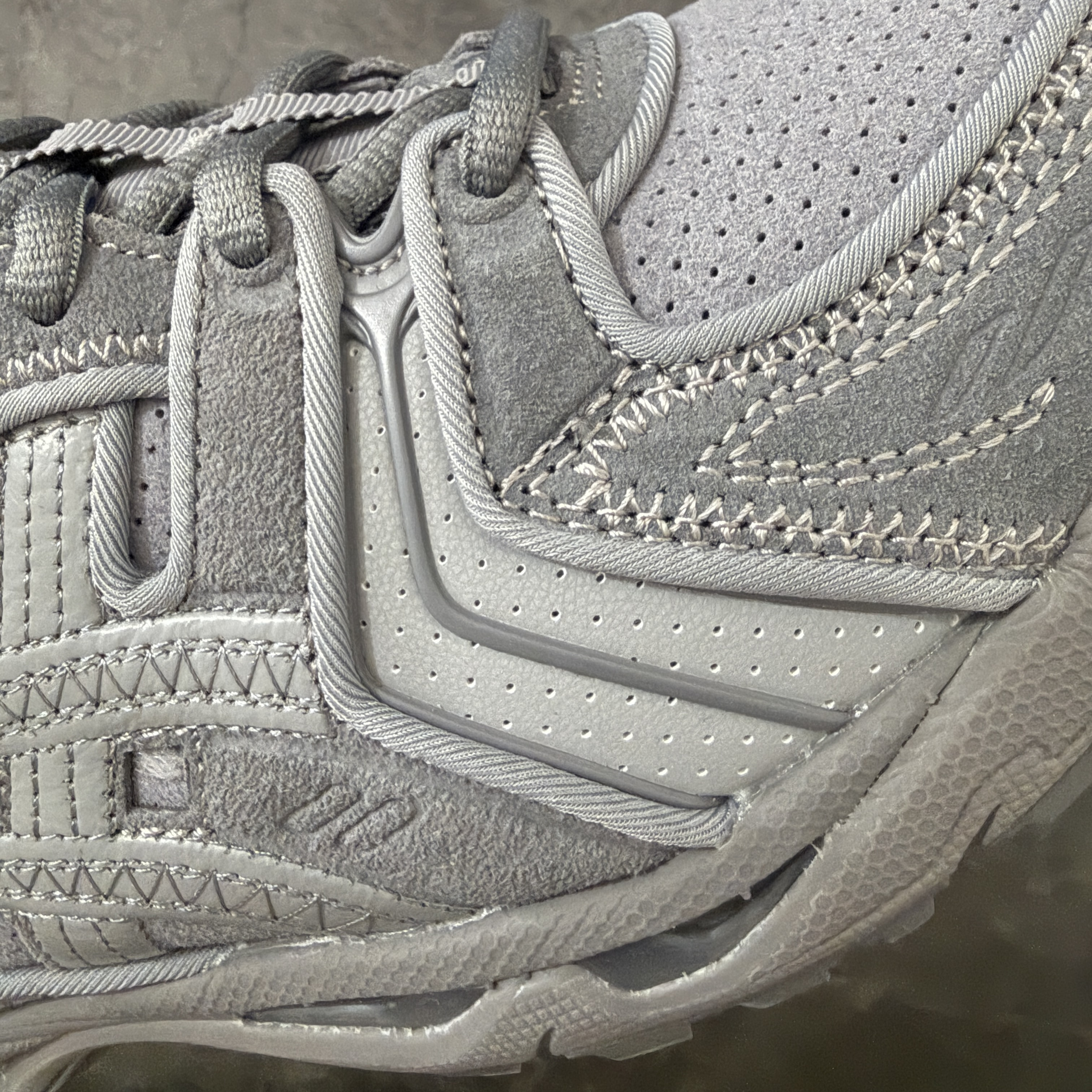 新版 Thom Browne x Asics K14 TB亚瑟士  低筒 减震 户外 运动鞋 跑步鞋  休闲鞋 板鞋 男女同款 灰色 UFC001B-L0195-035