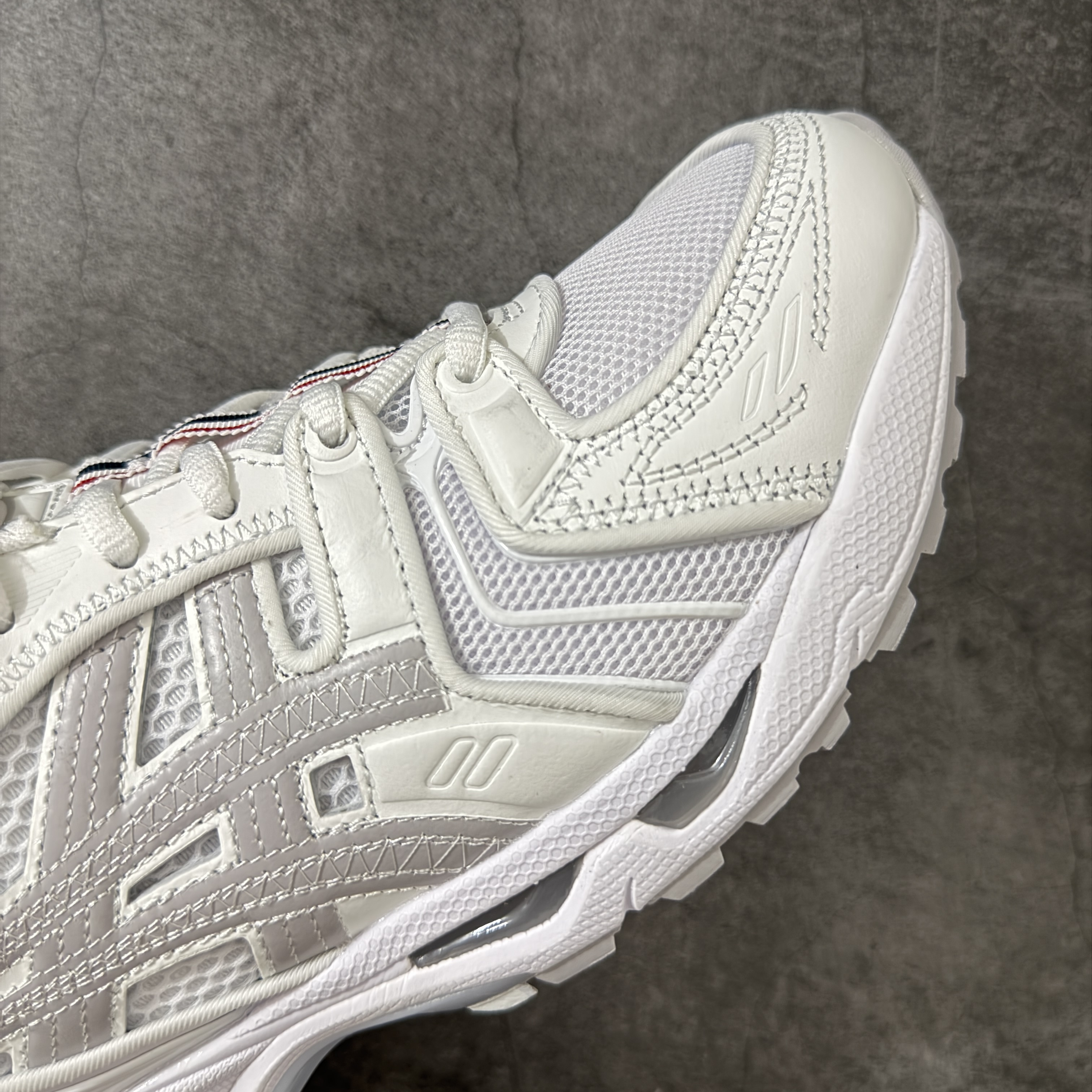 新版 Thom Browne x Asics K14 TB亚瑟士  低筒 减震 户外 运动鞋 跑步鞋  休闲鞋 板鞋 男女同款 灰色 UFC001B-L0195-100