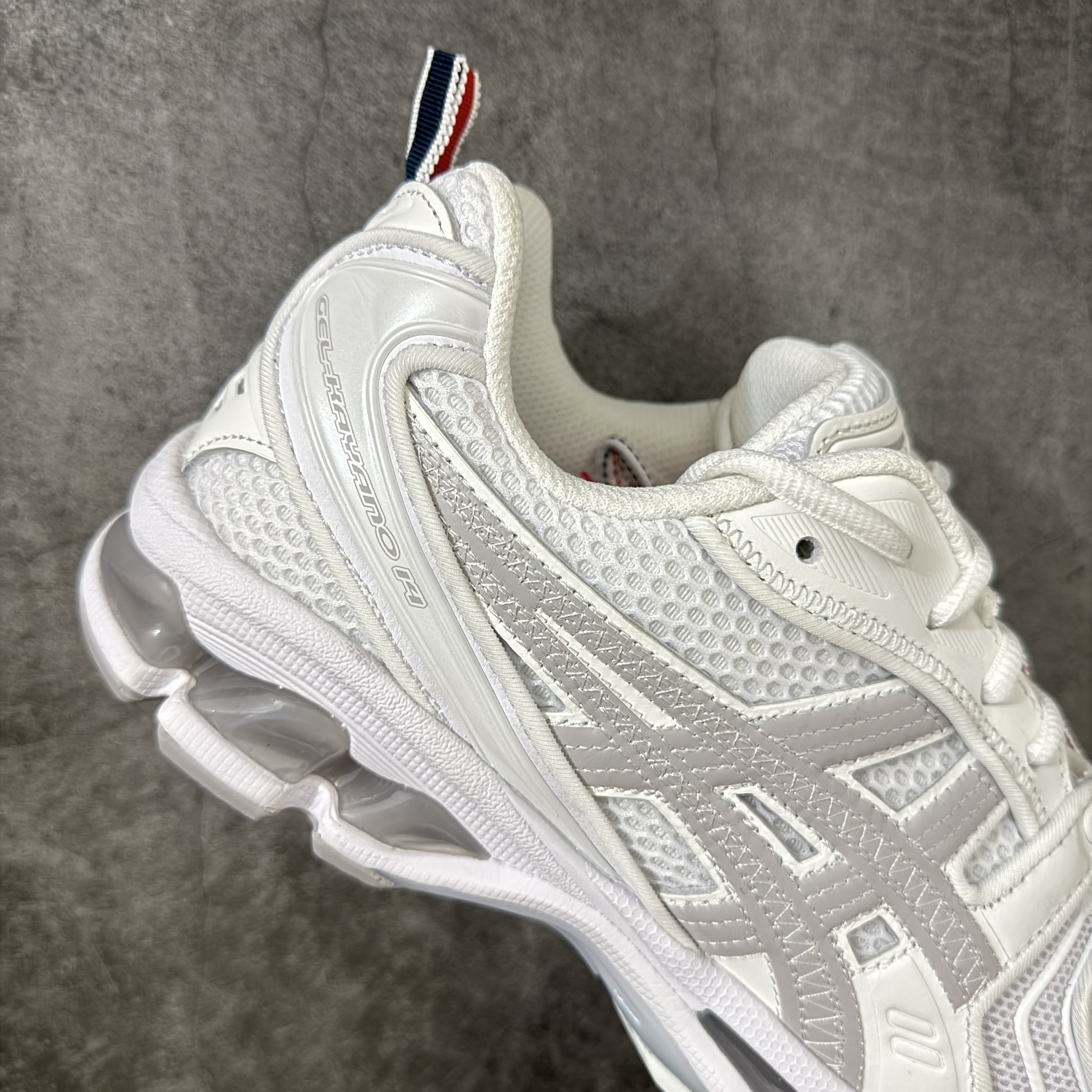 新版 Thom Browne x Asics K14 TB亚瑟士  低筒 减震 户外 运动鞋 跑步鞋  休闲鞋 板鞋 男女同款 灰色 UFC001B-L0195-100