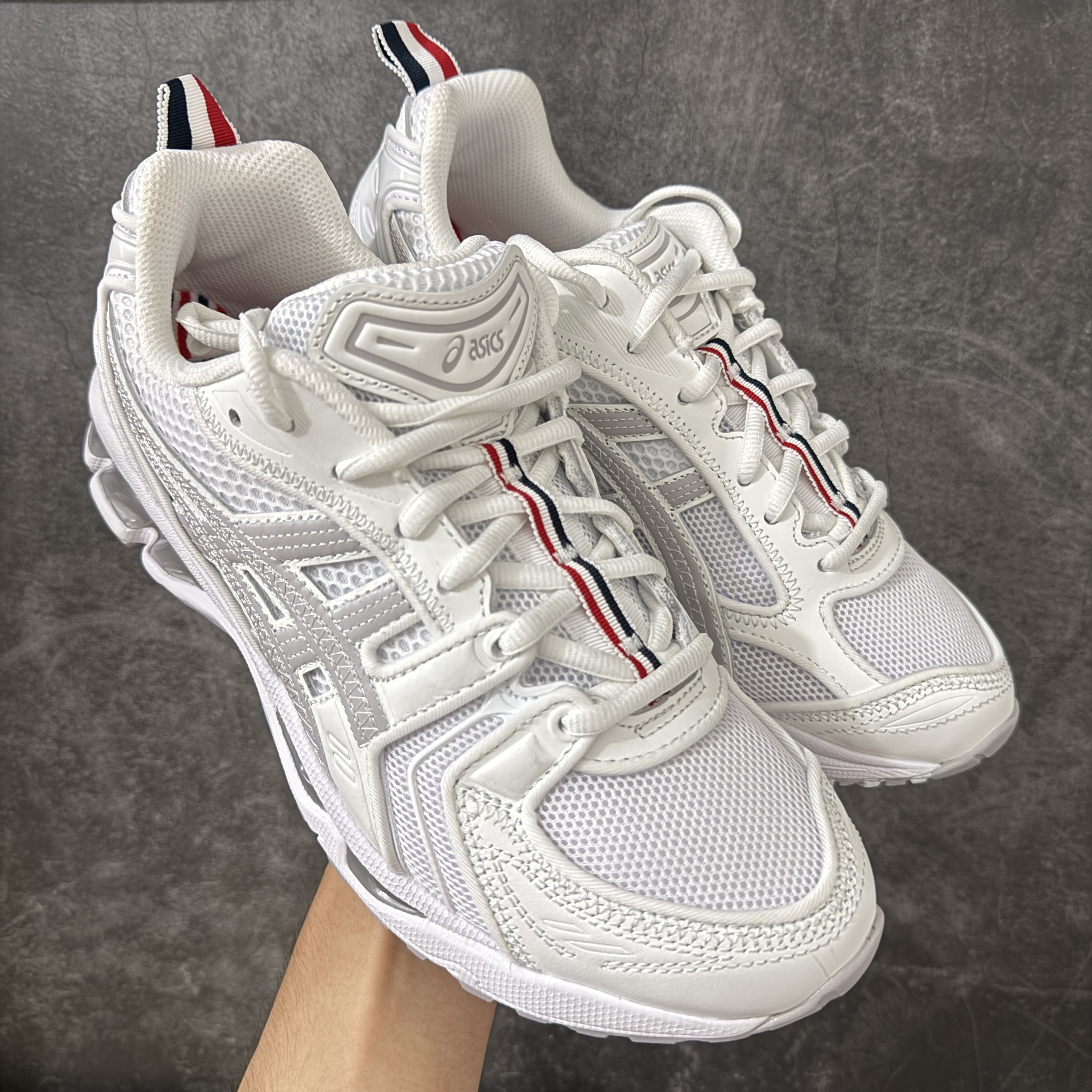 新版 Thom Browne x Asics K14 TB亚瑟士  低筒 减震 户外 运动鞋 跑步鞋  休闲鞋 板鞋 男女同款 灰色 UFC001B-L0195-100