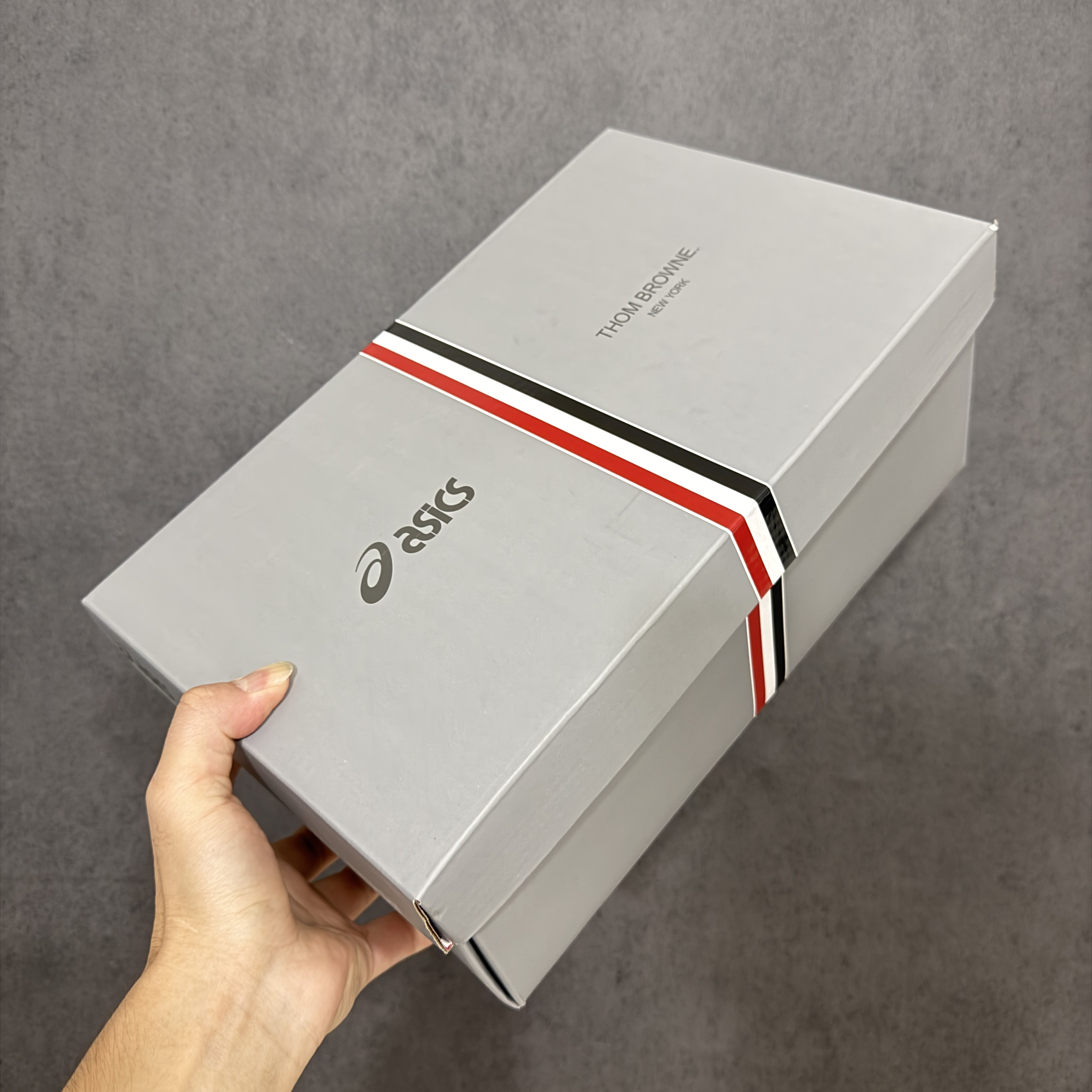 新版 Thom Browne x Asics K14 TB亚瑟士  低筒 减震 户外 运动鞋 跑步鞋  休闲鞋 板鞋 男女同款 灰色 UFC001B-L0195-100
