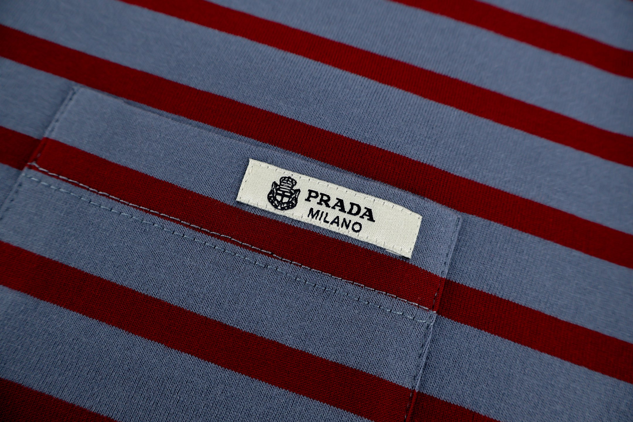 PRADA 普拉达 红蓝条纹口袋圆领短袖 T恤 夏款 A0
