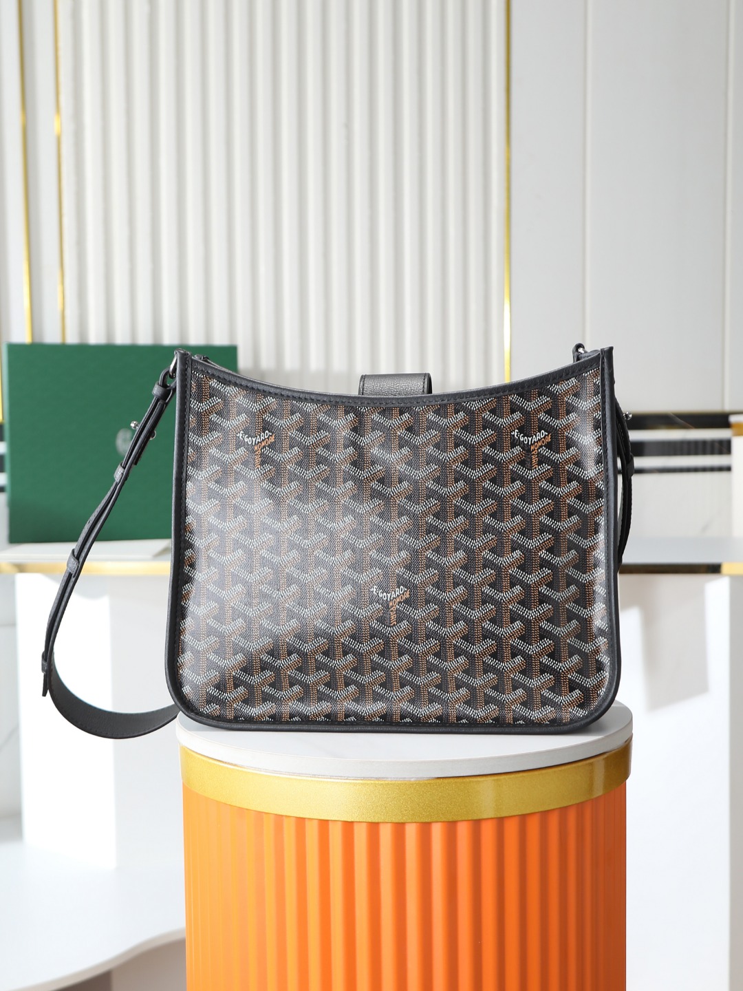 戈雅 斜跨 Goyard MUSETTE – Leather, Beechwood, and Canvas with Calfskin Trim F0-MUSETTPMLTY-01CG01P