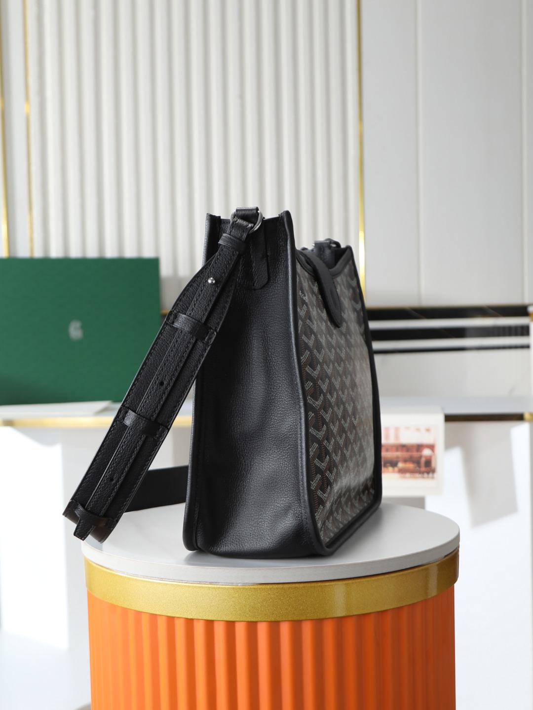 戈雅 斜跨 Goyard MUSETTE – Leather, Beechwood, and Canvas with Calfskin Trim F0-MUSETTPMLTY-01CG01P