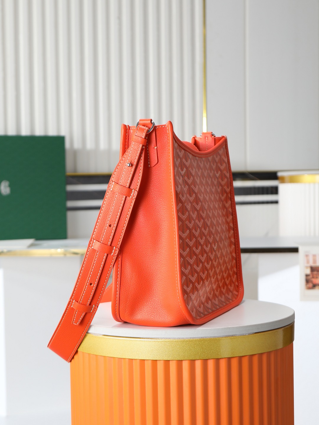 戈雅 斜跨 Goyard MUSETTE – Leather, Beechwood, and Canvas with Calfskin Trim F0-MUSETTPMLTY-01CG01P