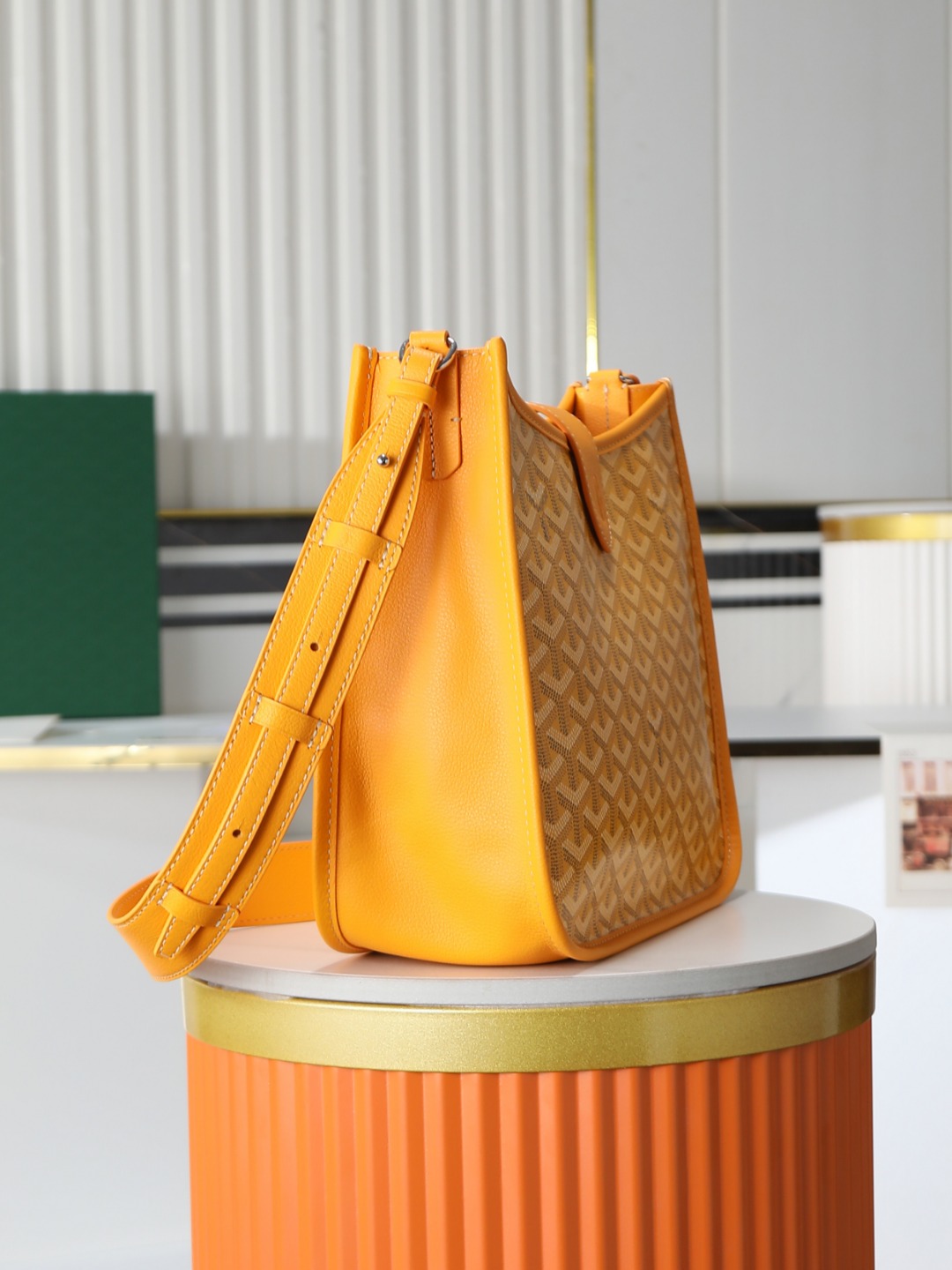 戈雅 斜跨 Goyard MUSETTE – Leather, Beechwood, and Canvas with Calfskin Trim F0-MUSETTPMLTY-01CG01P