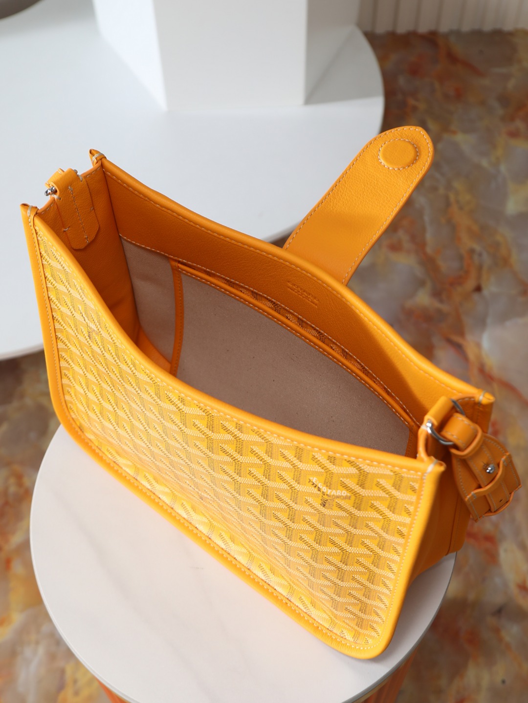 戈雅 斜跨 Goyard MUSETTE – Leather, Beechwood, and Canvas with Calfskin Trim F0-MUSETTPMLTY-01CG01P