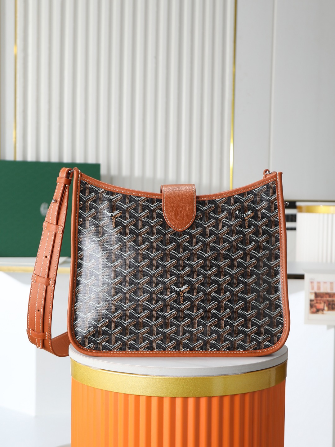 戈雅 斜跨 Goyard MUSETTE – Leather, Beechwood, and Canvas with Calfskin Trim F0-MUSETTPMLTY-01CG01P