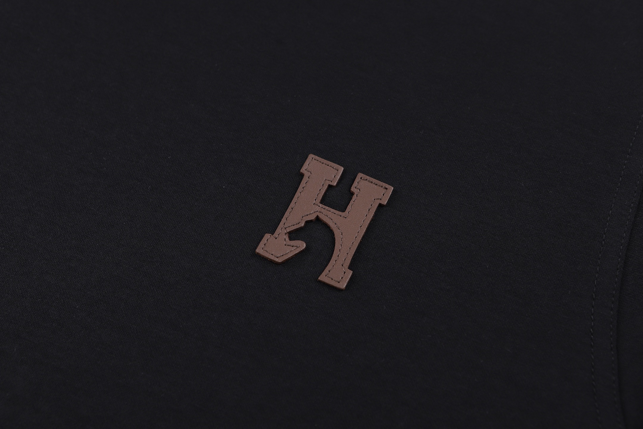 HERMES 爱马仕 皮革贴饰圆领短袖 T恤 夏款 白色 黑色 A0 