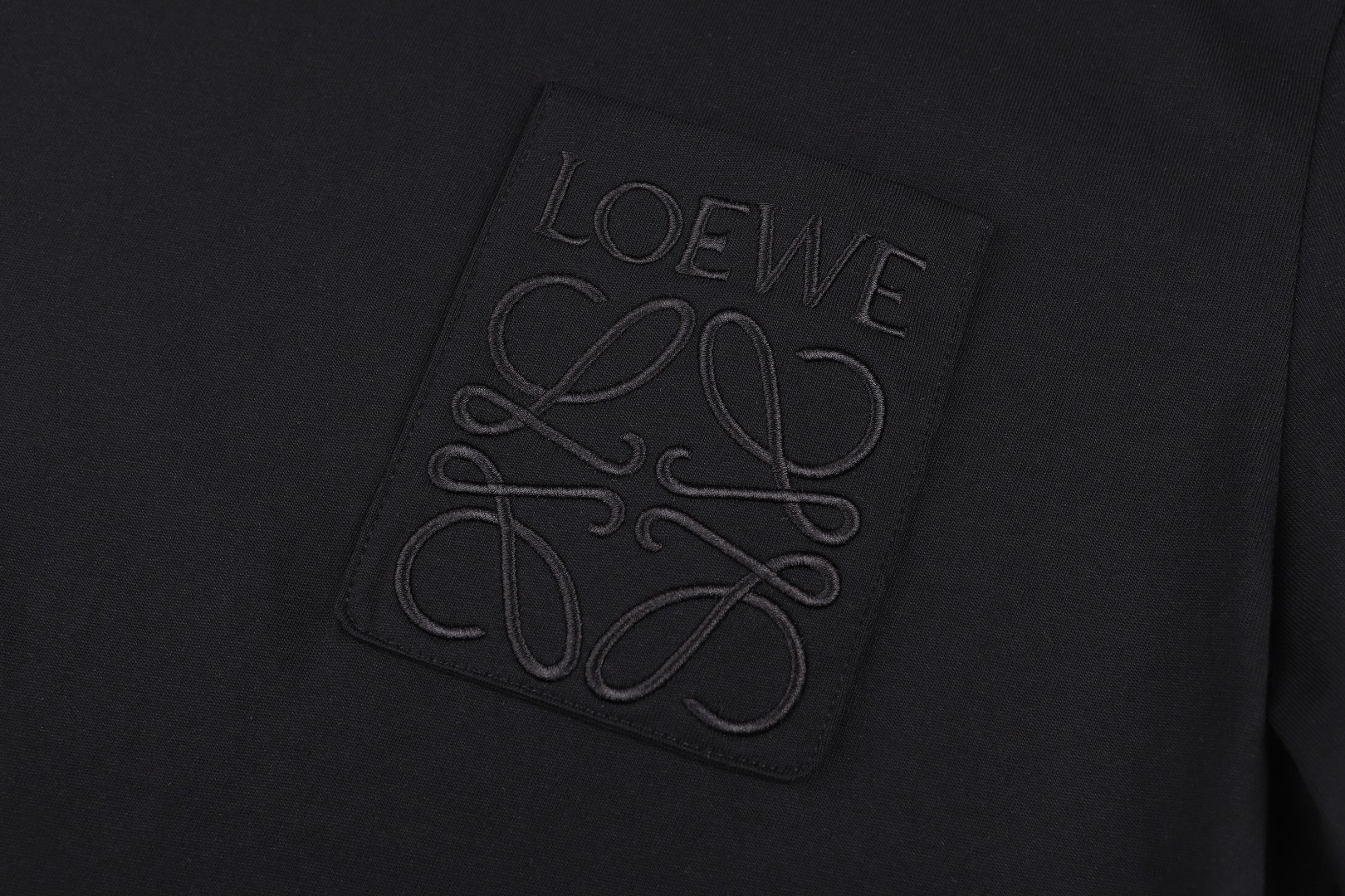 Loewe 罗意威 刺绣logo口袋圆领短袖 T恤 白色 黑色 A0 