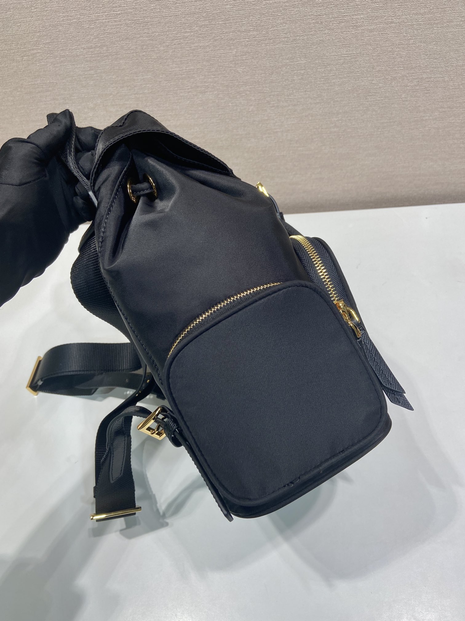 普拉达 PRADA Re-Nylon 双肩包 黑色 尼龙 H0-1BZ081_RV44_F0632