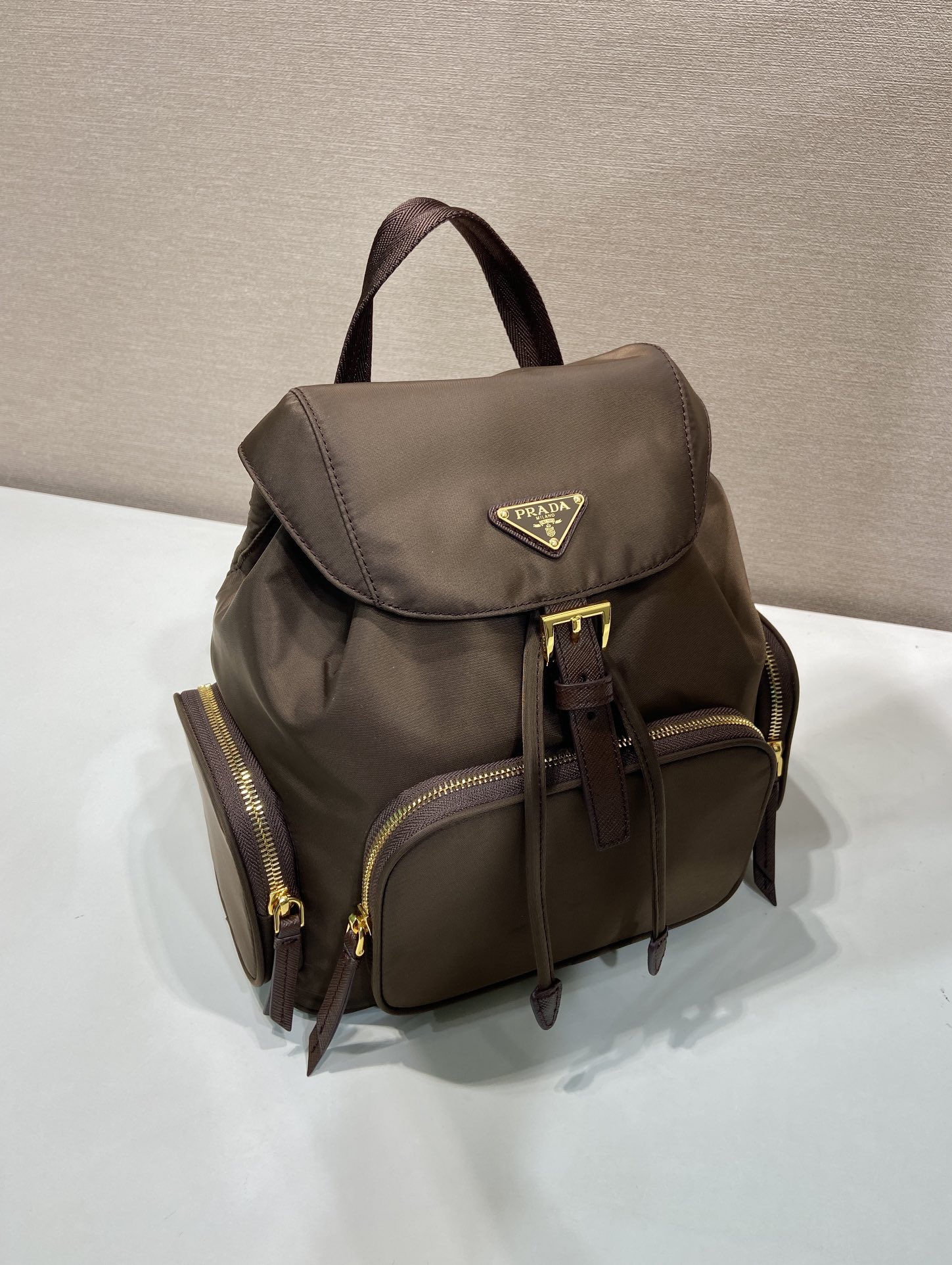 普拉达 PRADA Re-Nylon 双肩包 黑色 尼龙 暖棕色 H0-1BZ081_RV44_F0DFH