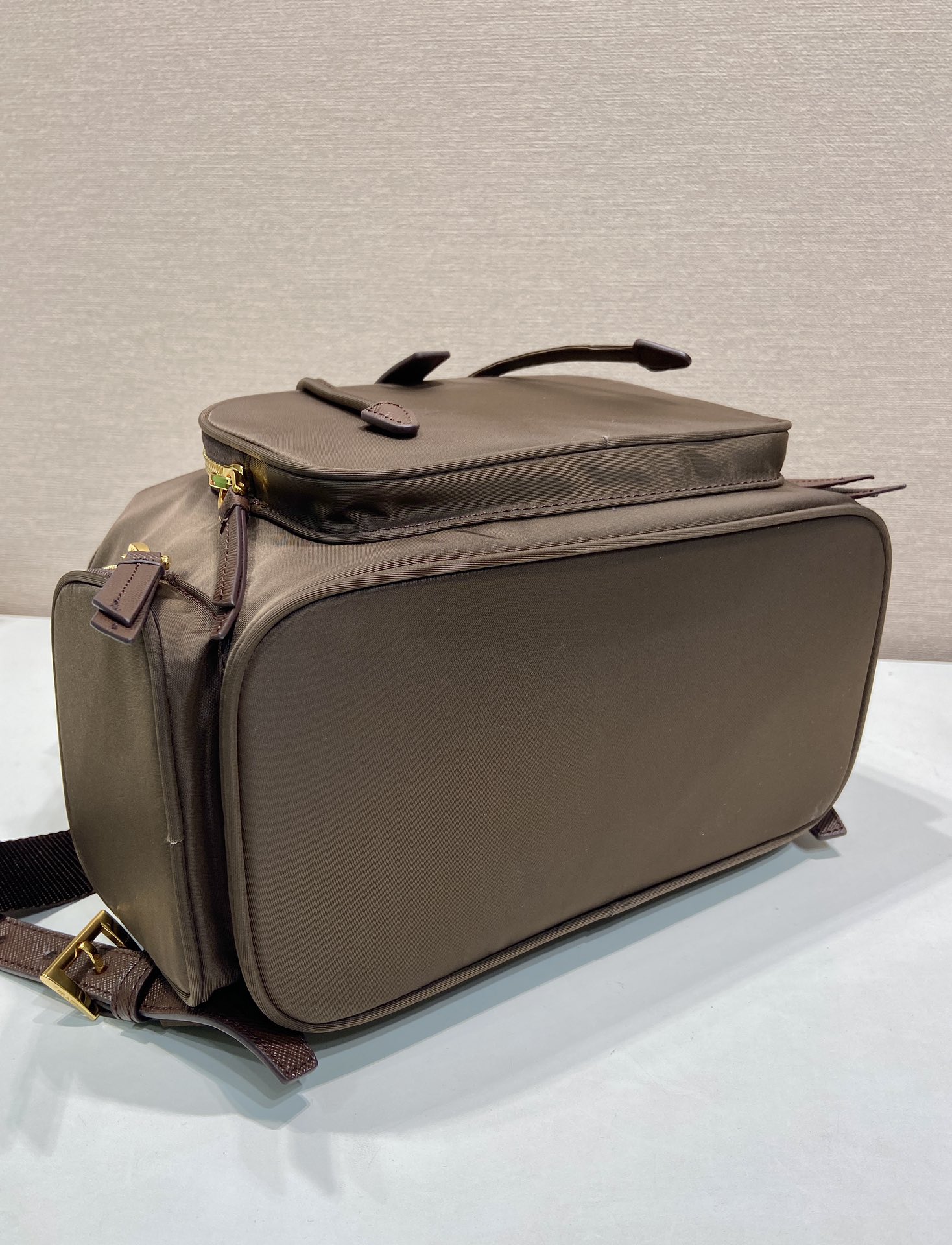 普拉达 PRADA Re-Nylon 双肩包 黑色 尼龙 暖棕色 H0-1BZ081_RV44_F0DFH