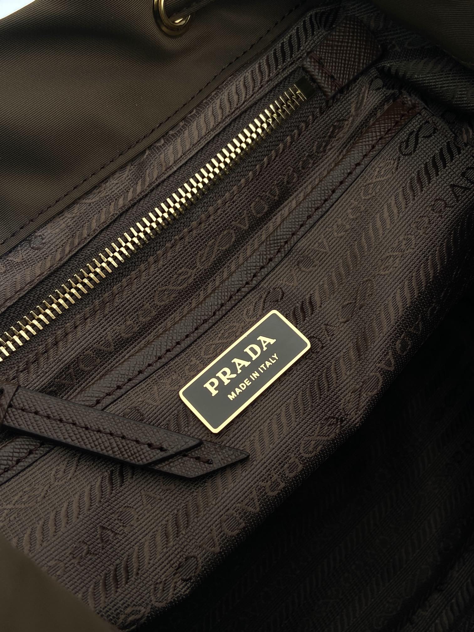 普拉达 PRADA Re-Nylon 双肩包 黑色 尼龙 暖棕色 H0-1BZ081_RV44_F0DFH