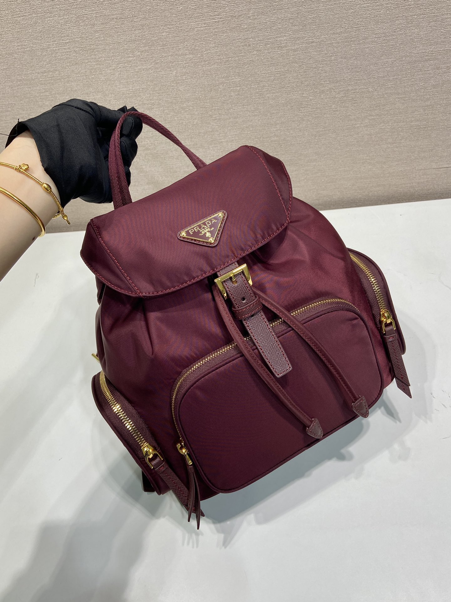 普拉达 PRADA Re-Nylon 双肩包 尼龙 波尔多红 H0-1BZ081-RV44-F0GCM-V-OOO