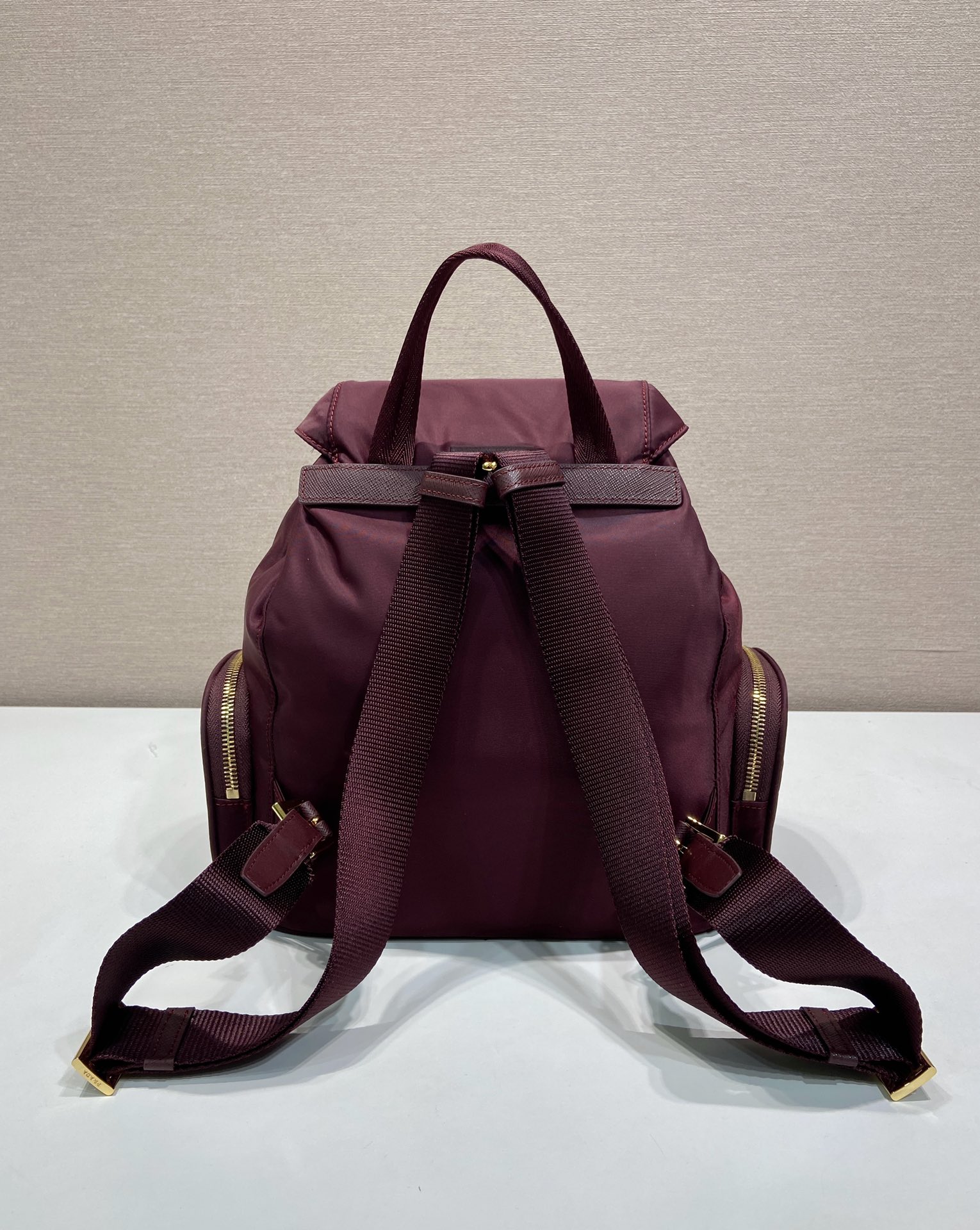 普拉达 PRADA Re-Nylon 双肩包 尼龙 波尔多红 H0-1BZ081-RV44-F0GCM-V-OOO