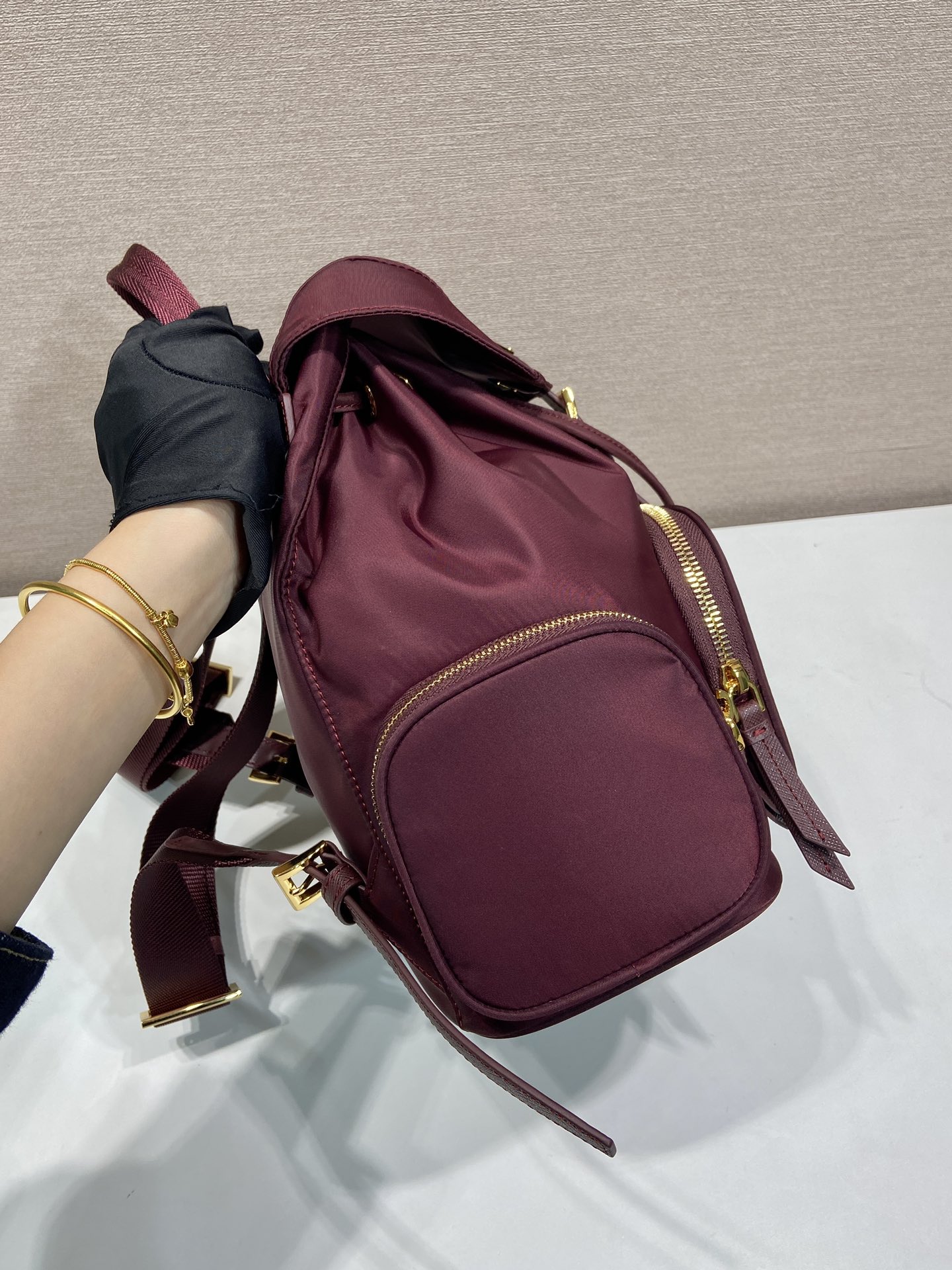 普拉达 PRADA Re-Nylon 双肩包 尼龙 波尔多红 H0-1BZ081-RV44-F0GCM-V-OOO