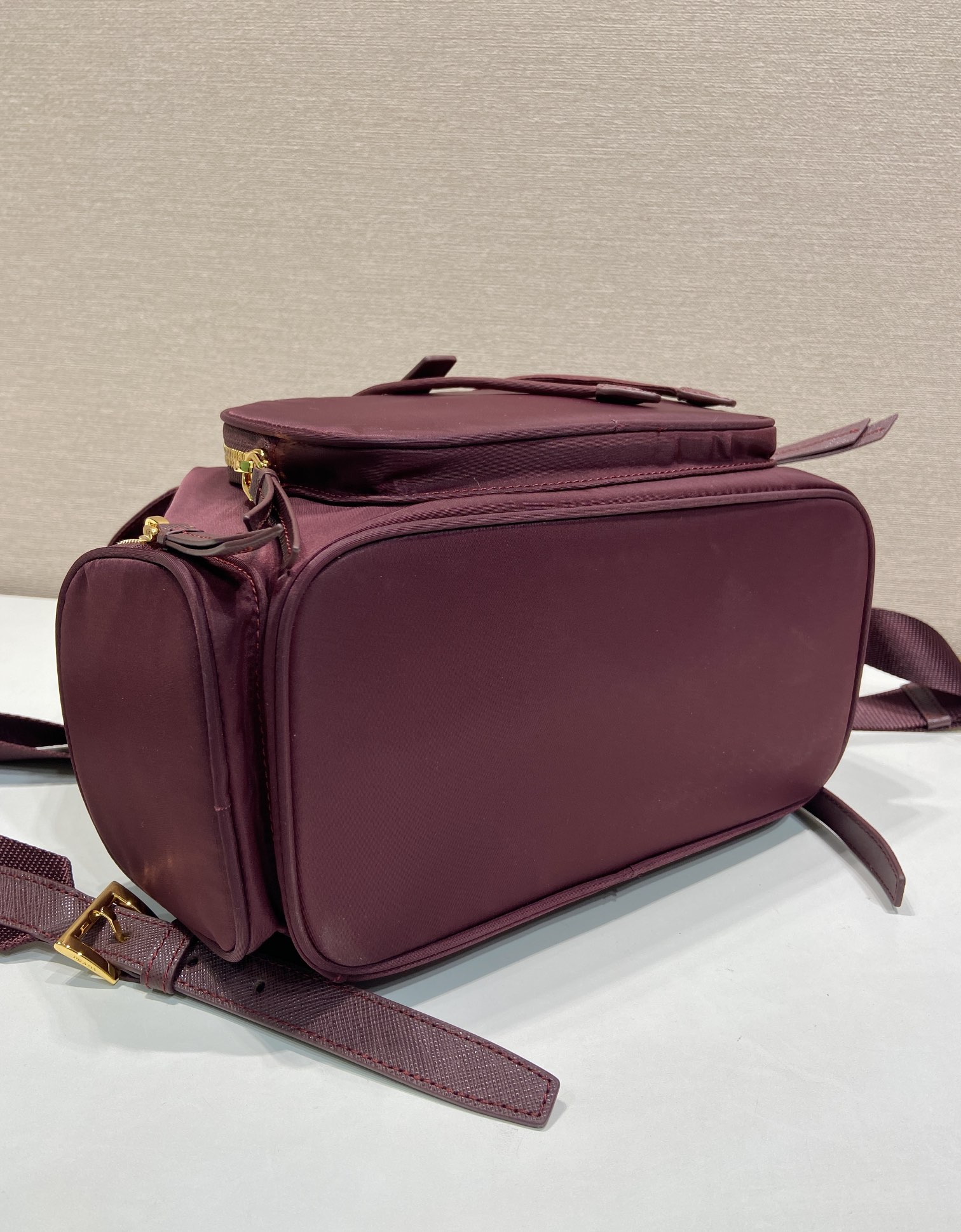 普拉达 PRADA Re-Nylon 双肩包 尼龙 波尔多红 H0-1BZ081-RV44-F0GCM-V-OOO