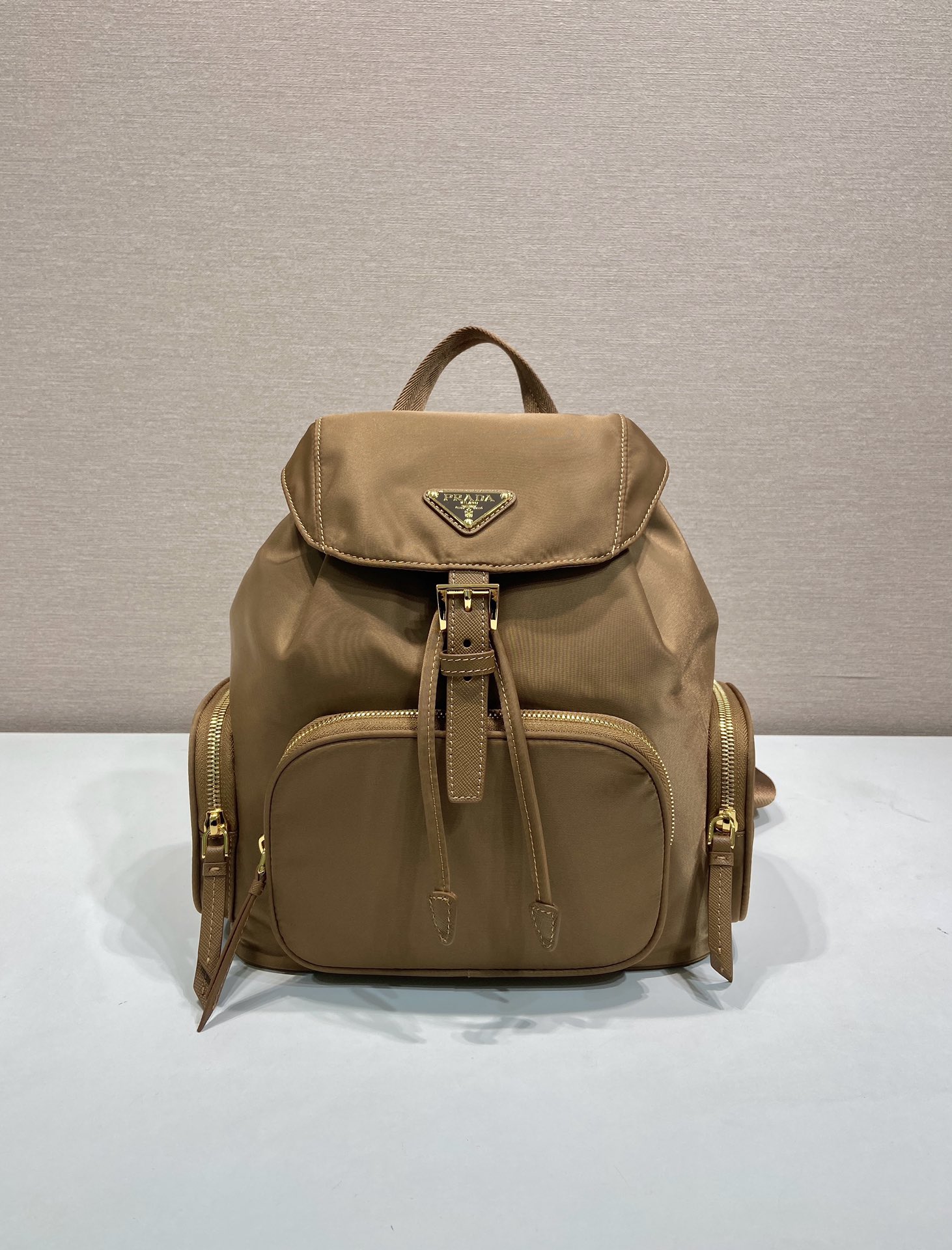 普拉达 PRADA Re-Nylon 双肩包 尼龙 白兰地色 H0-1BZ081_RV44_F0BR5_V_OOO