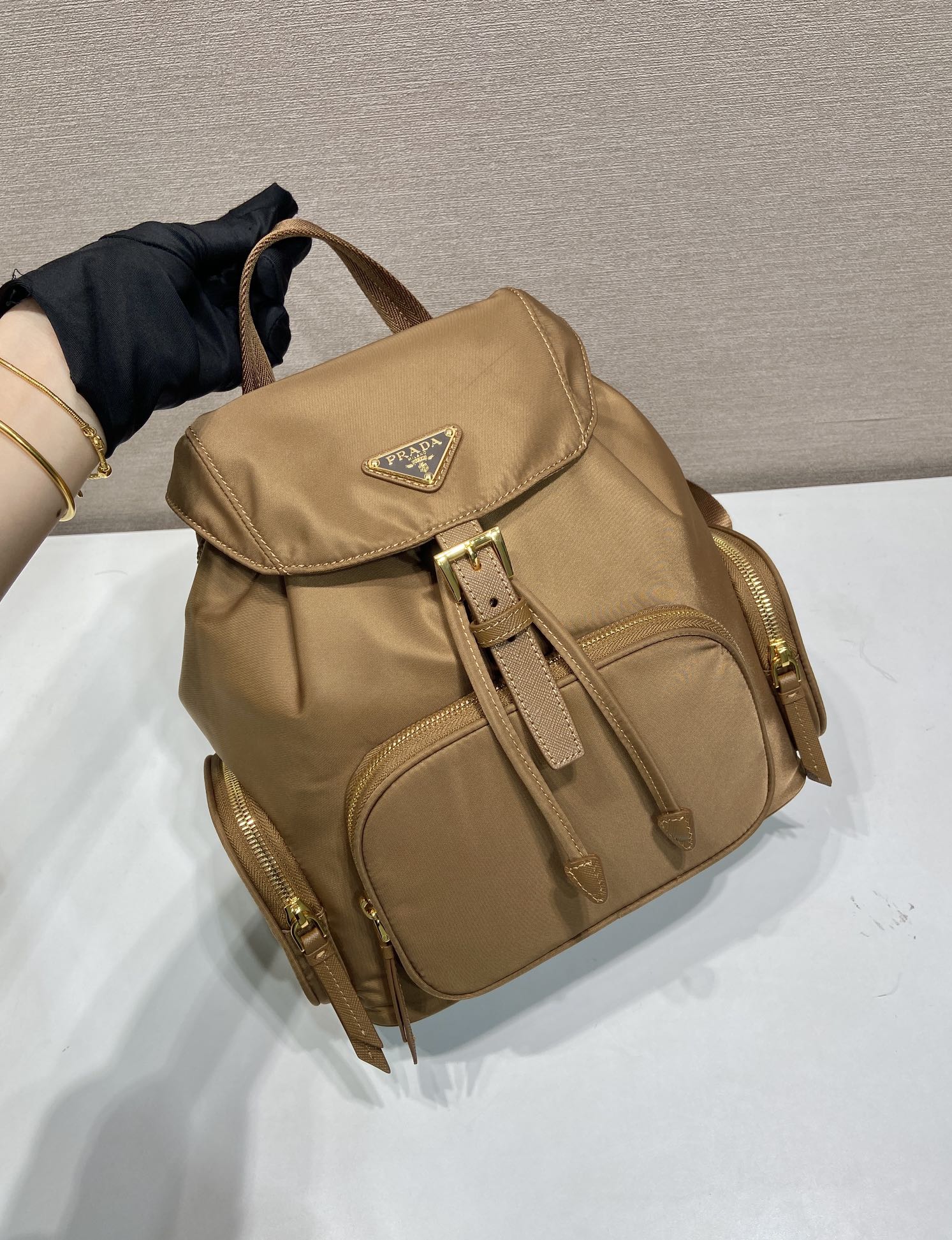 普拉达 PRADA Re-Nylon 双肩包 尼龙 白兰地色 H0-1BZ081_RV44_F0BR5_V_OOO