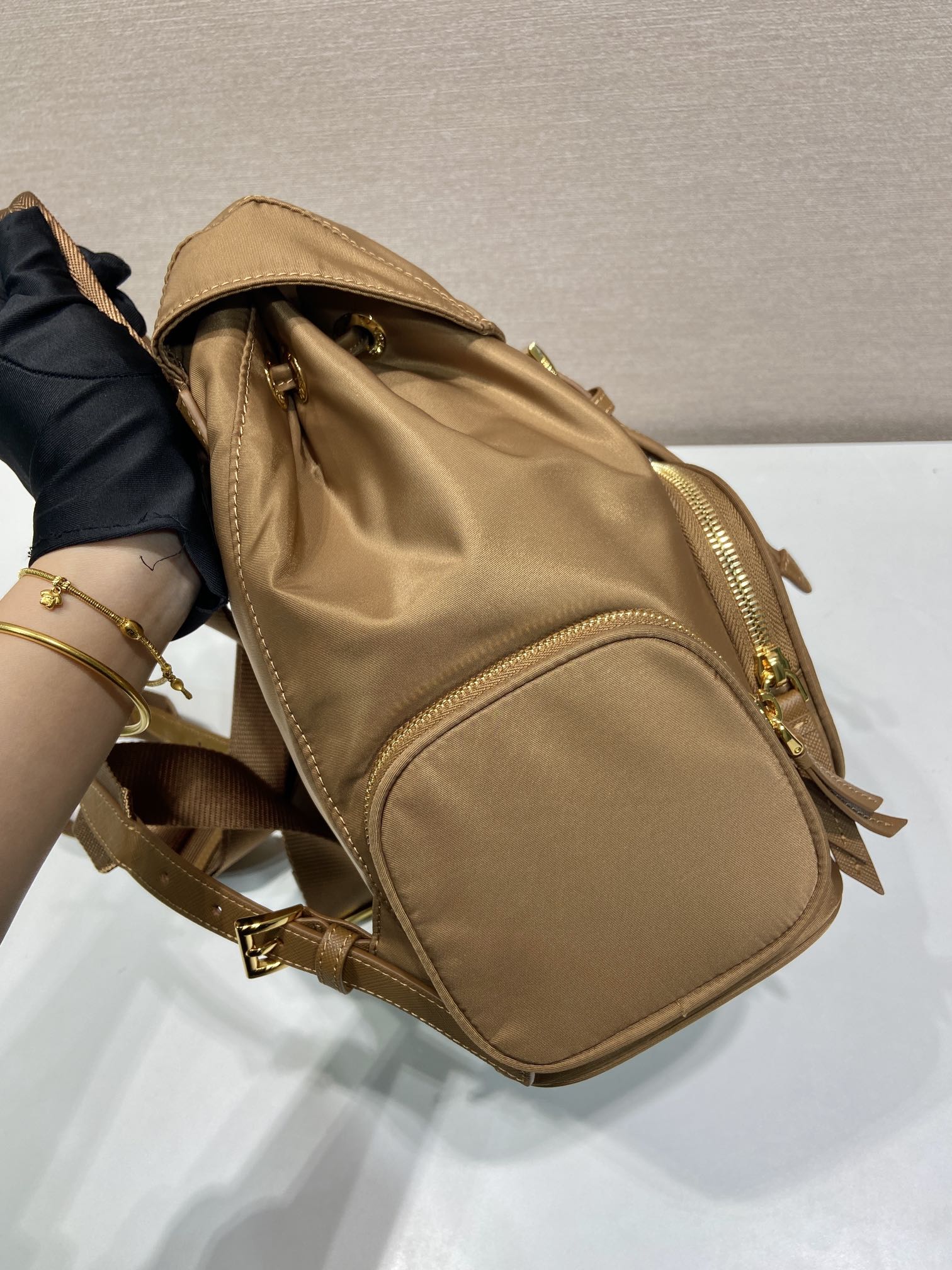 普拉达 PRADA Re-Nylon 双肩包 尼龙 白兰地色 H0-1BZ081_RV44_F0BR5_V_OOO
