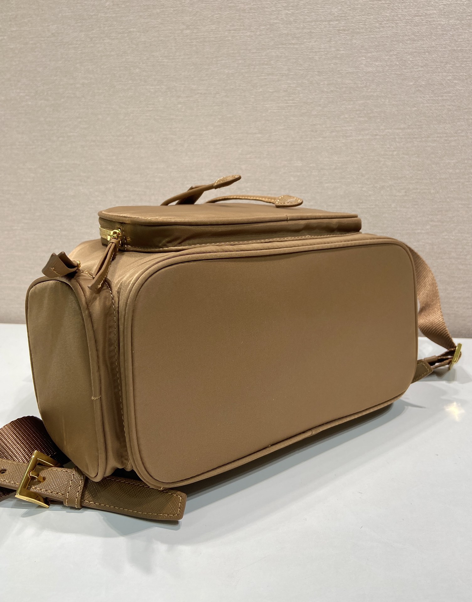 普拉达 PRADA Re-Nylon 双肩包 尼龙 白兰地色 H0-1BZ081_RV44_F0BR5_V_OOO