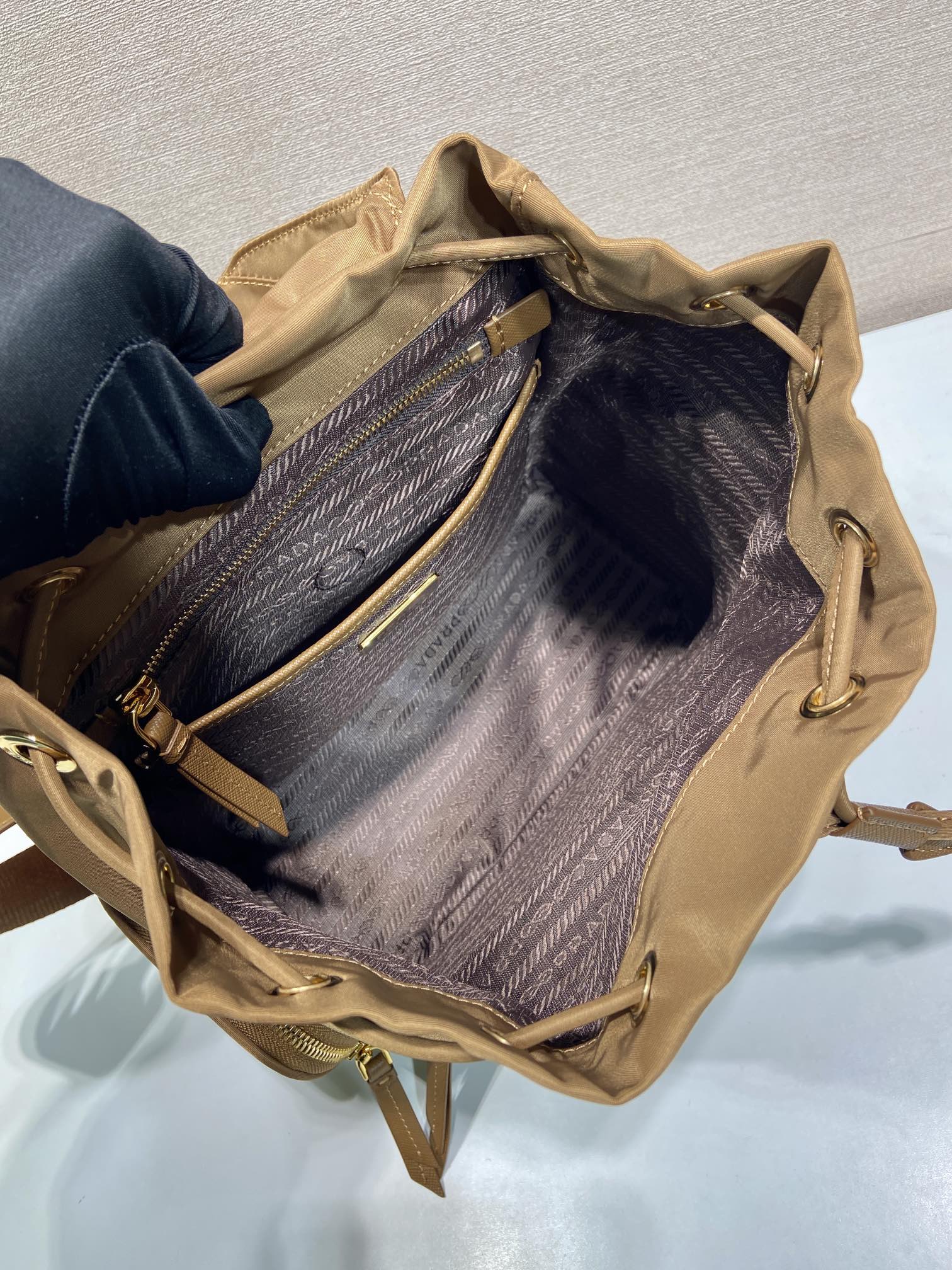 普拉达 PRADA Re-Nylon 双肩包 尼龙 白兰地色 H0-1BZ081_RV44_F0BR5_V_OOO