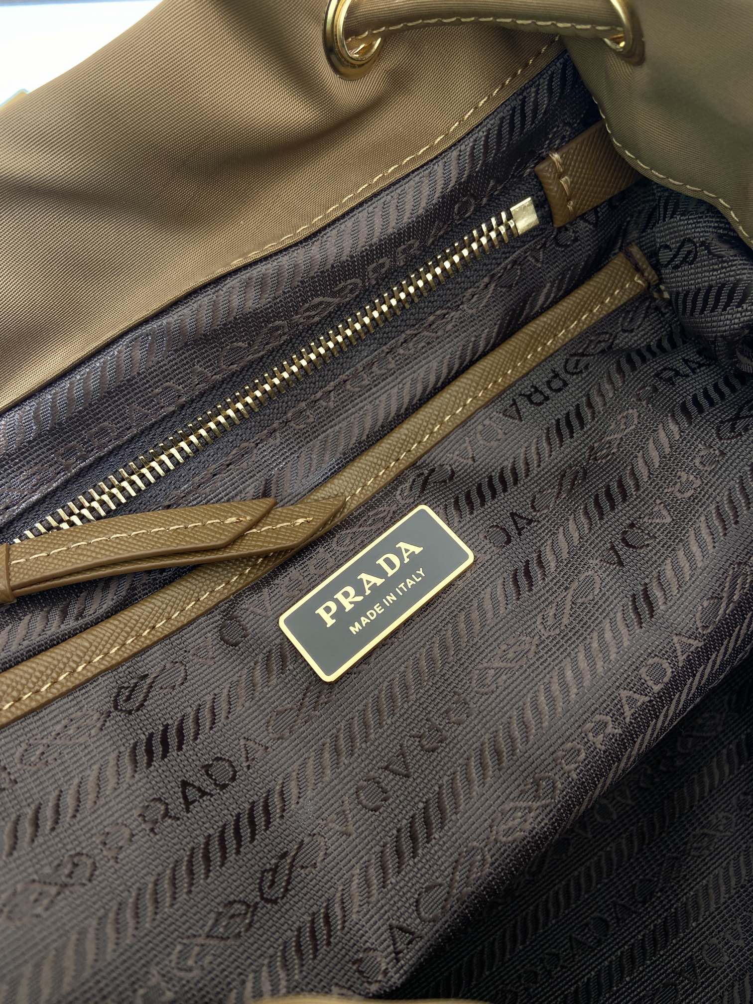 普拉达 PRADA Re-Nylon 双肩包 尼龙 白兰地色 H0-1BZ081_RV44_F0BR5_V_OOO