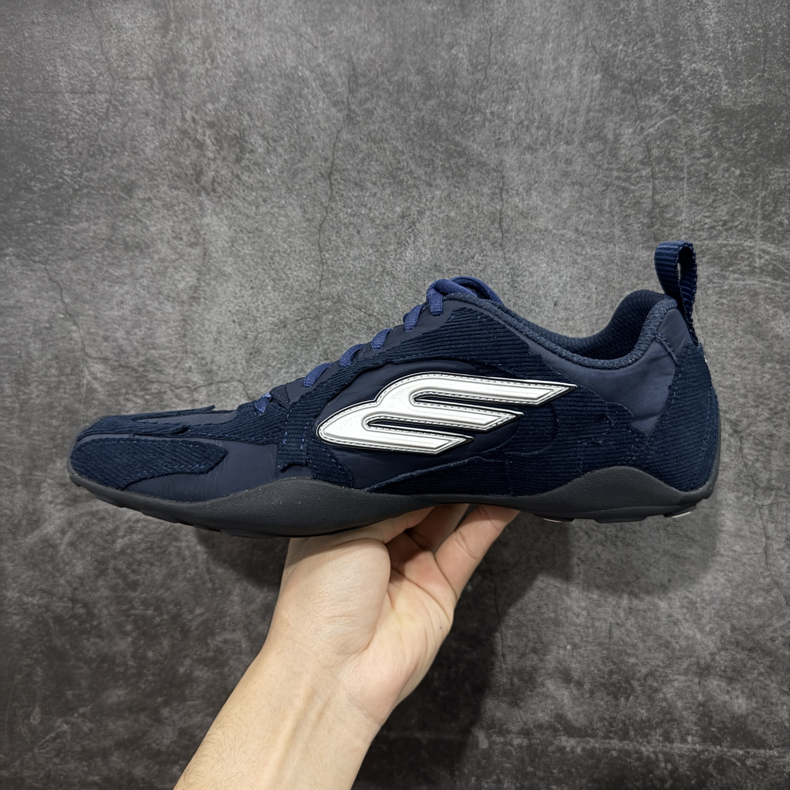 Balenciaga 巴黎世家 21代 Monday Ultra灯芯绒 圆头系带   生活休闲鞋男款 C0海军蓝 853505WMNDI4910