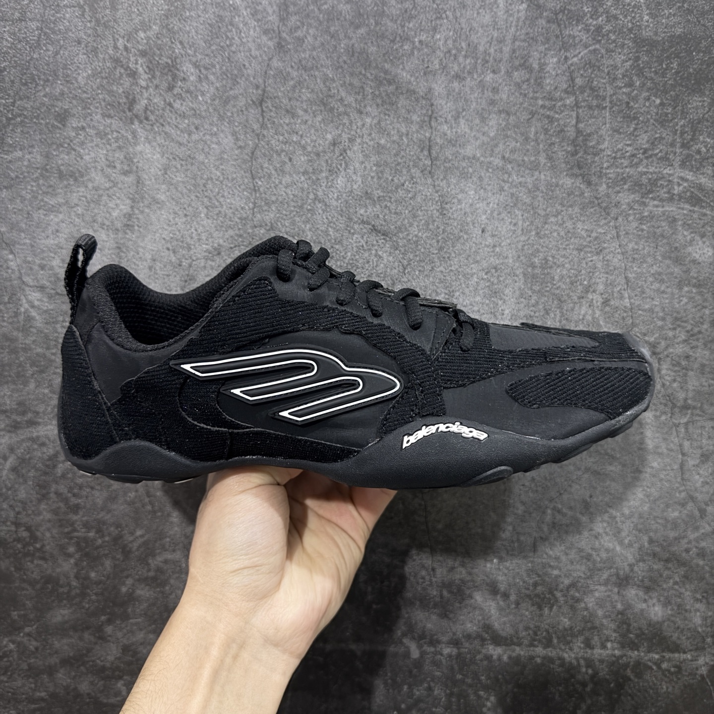 Balenciaga 巴黎世家 21代 Monday Ultra灯芯绒 圆头系带   生活休闲鞋男款 C0 黑色-853505WMNDI1000