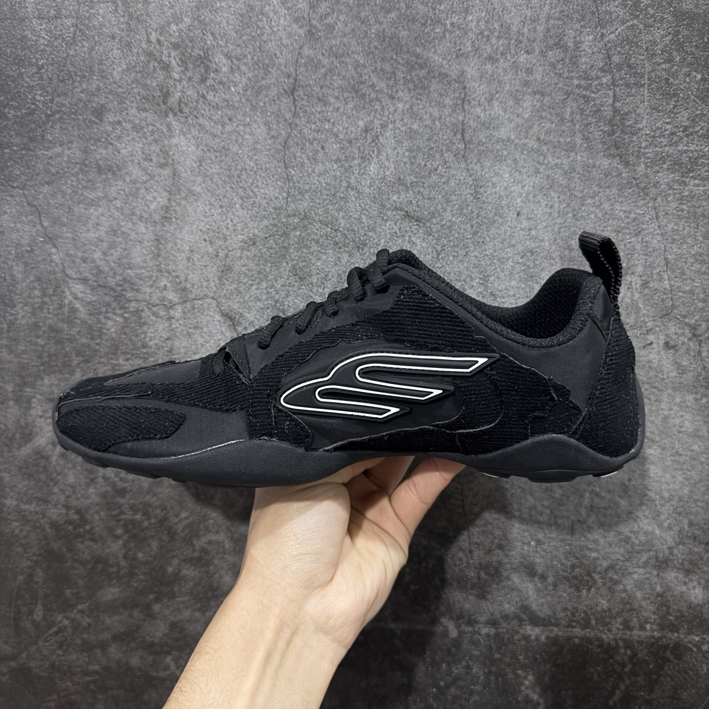 Balenciaga 巴黎世家 21代 Monday Ultra灯芯绒 圆头系带   生活休闲鞋男款 C0 黑色-853505WMNDI1000