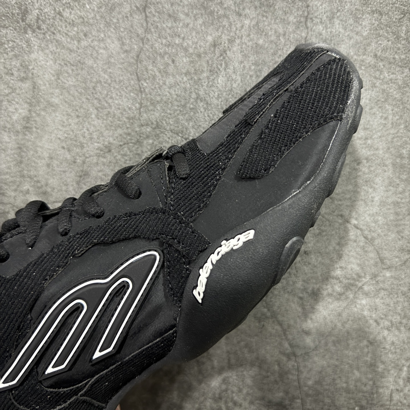 Balenciaga 巴黎世家 21代 Monday Ultra灯芯绒 圆头系带   生活休闲鞋男款 C0 黑色-853505WMNDI1000