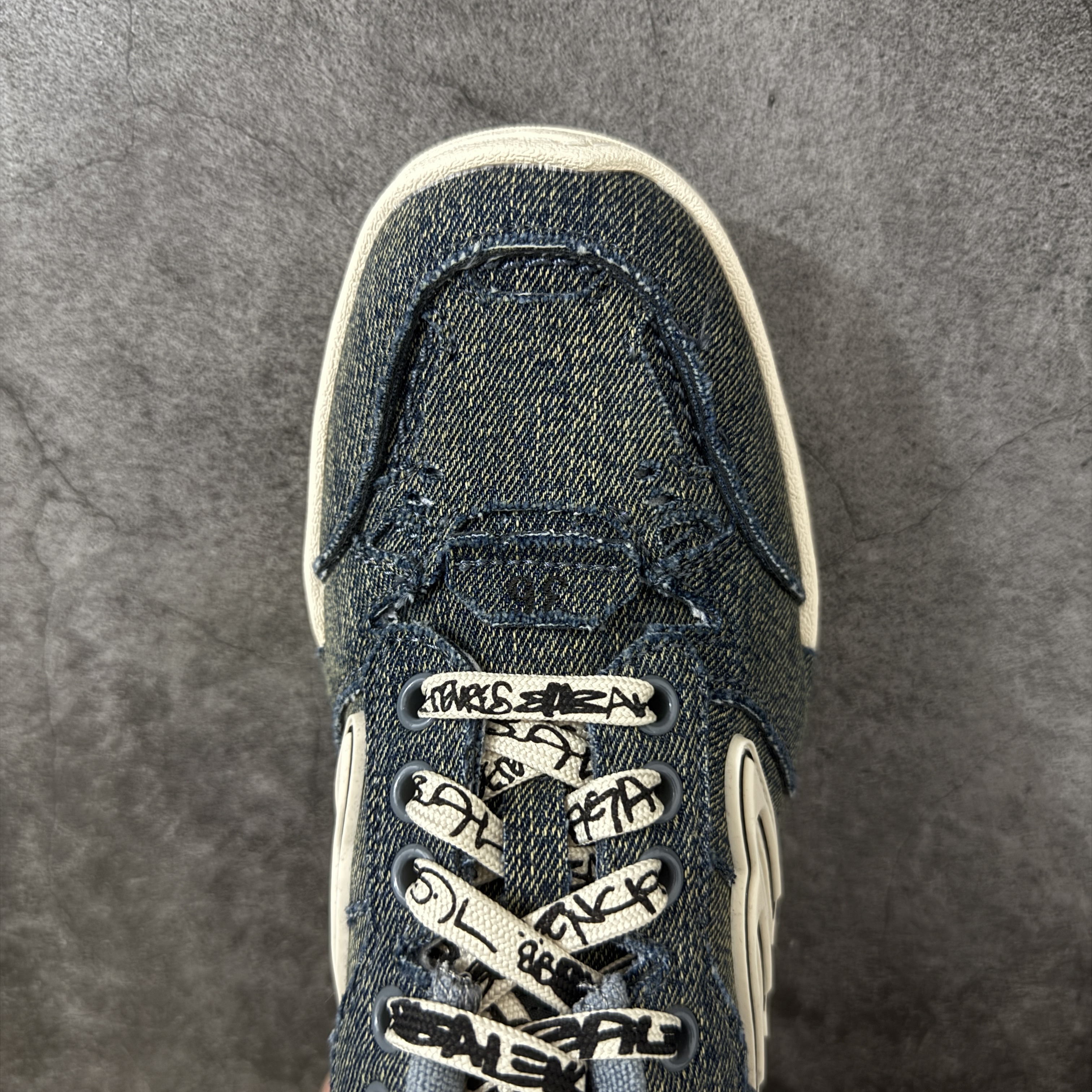 Balenciaga 巴黎世家 18代 Hamptons Worn-0ut 涤纶(聚酯纤维)牛皮革 圆头系带  休闲鞋 男女同款 牛仔布 841765WHPDN4090