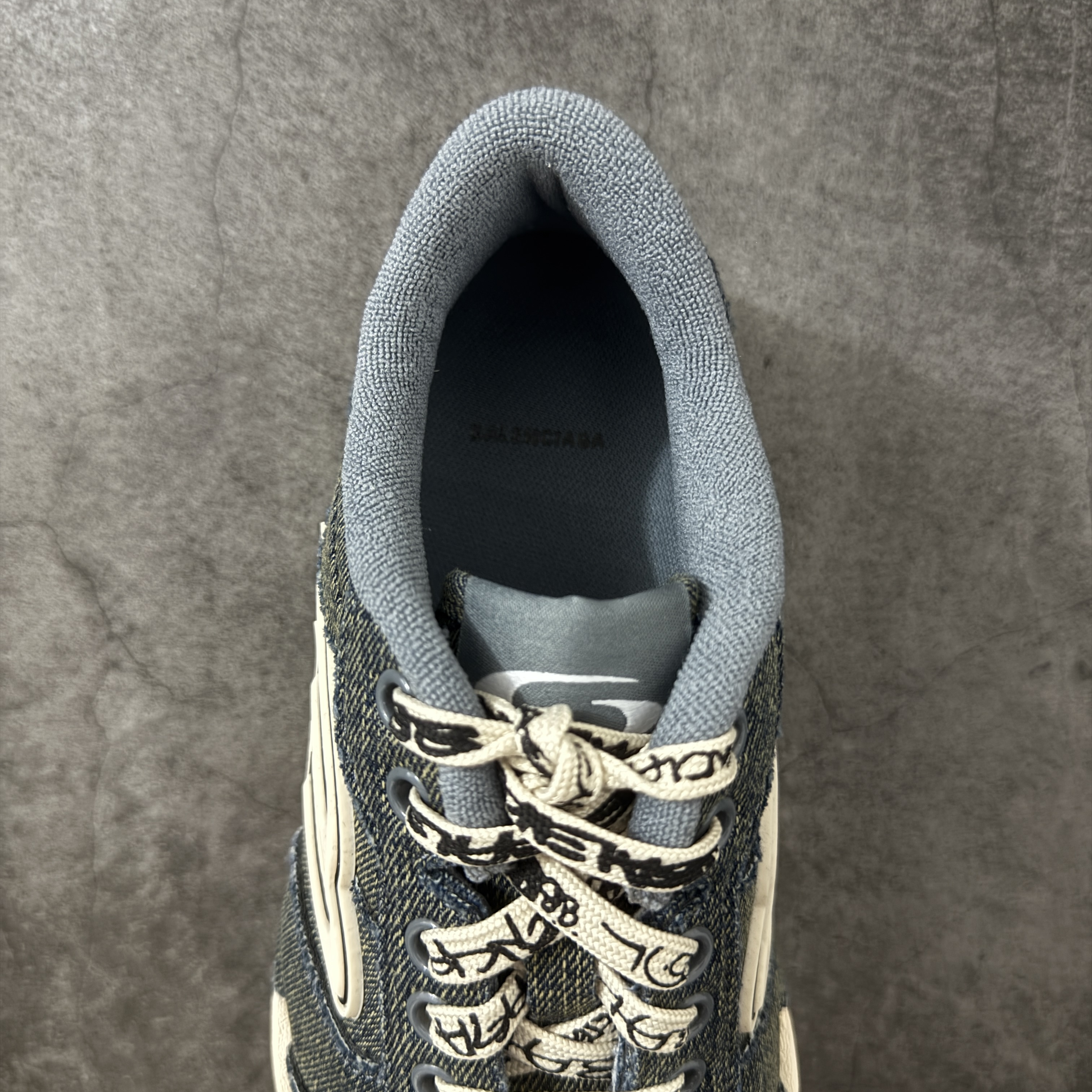 Balenciaga 巴黎世家 18代 Hamptons Worn-0ut 涤纶(聚酯纤维)牛皮革 圆头系带  休闲鞋 男女同款 牛仔布 841765WHPDN4090