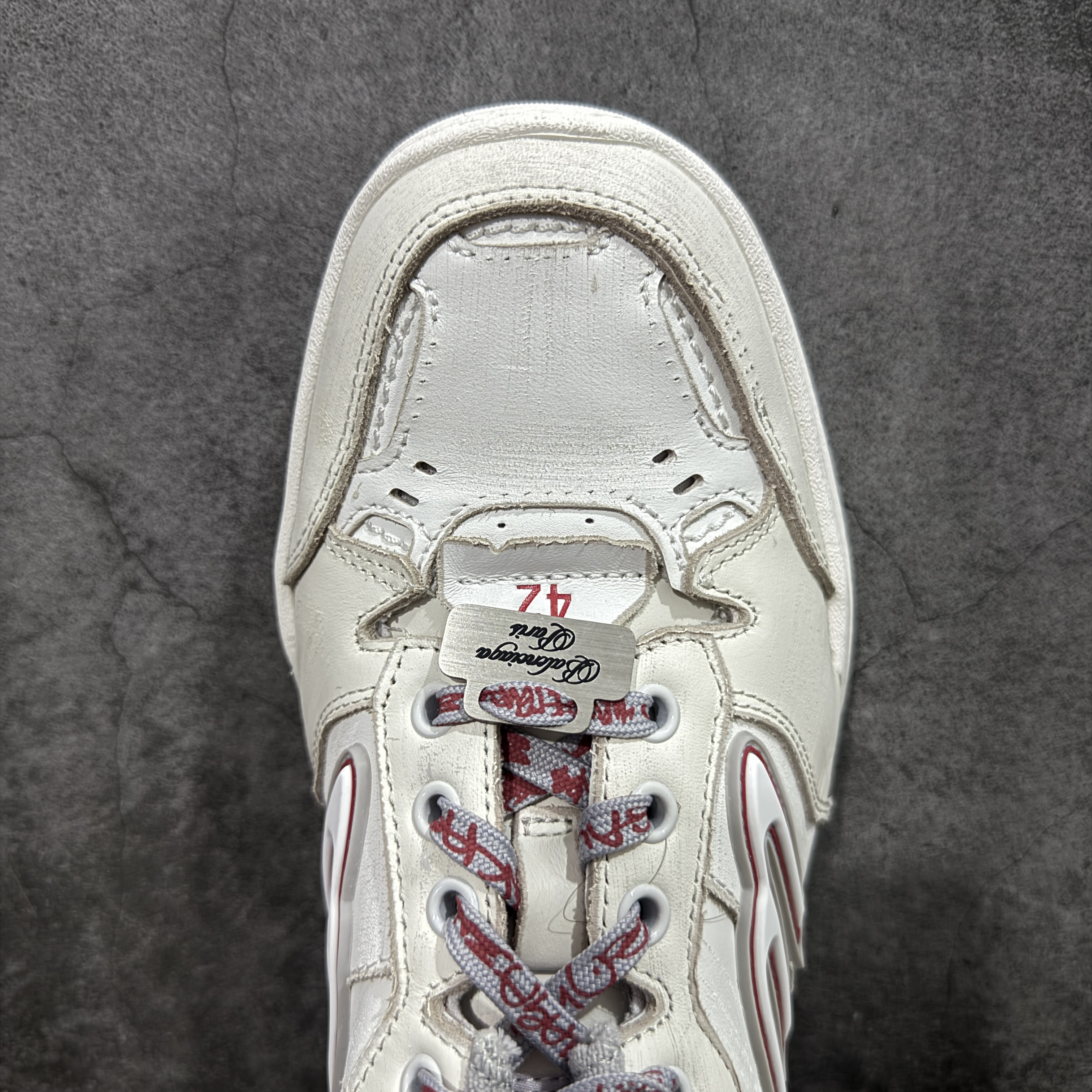 Balenciaga 巴黎世家 18代 Hamptons Worn-0ut 涤纶(聚酯纤维)牛皮革 圆头系带  休闲鞋 男女同款 米白色 841765WHPLY9160