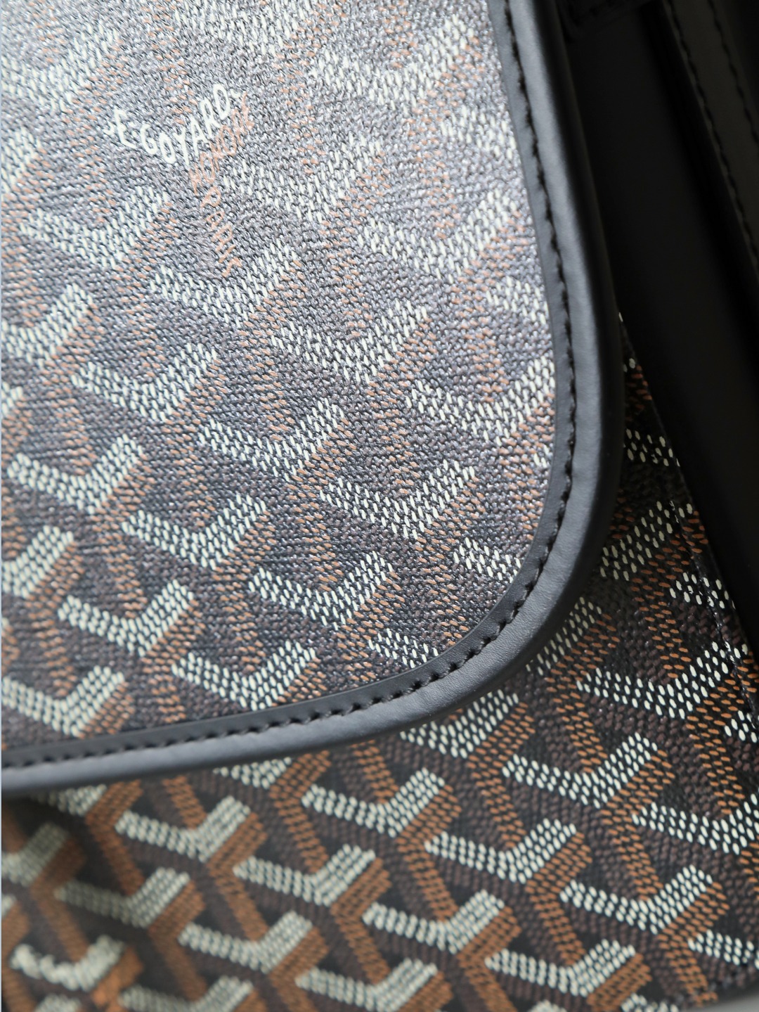 GOYARD 戈雅 邮差 Belvedere Messenger Bag (Canvas and Leather) — Dual-Use Handheld/Shoulder Bag-F0-BELVE3MMLTY