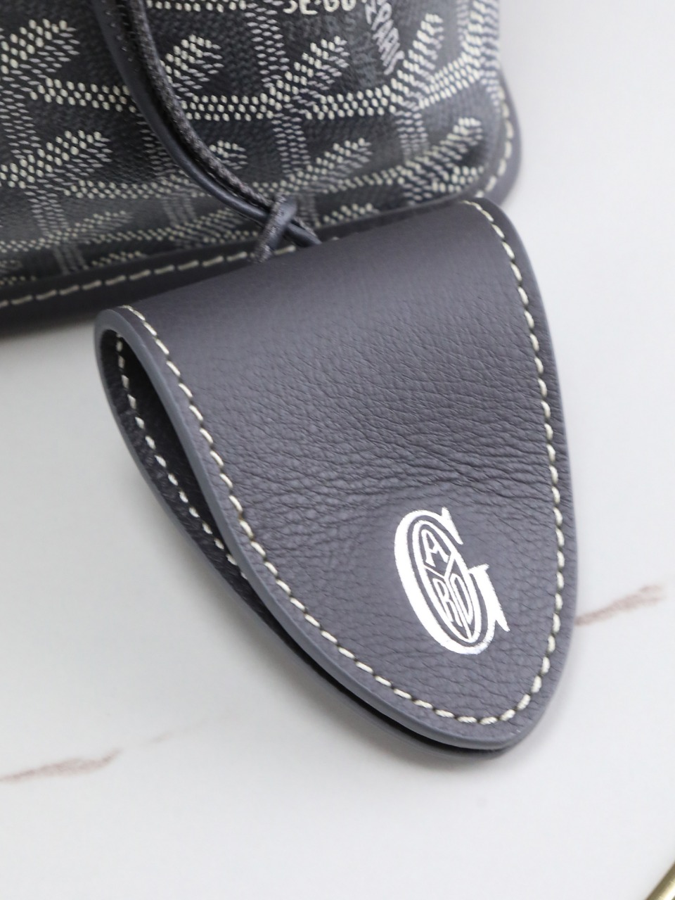 GOYARD 戈雅双面 Belvedere Reversible Mini Tote (Canvas and Leather) — Dual-use bag (handheld/shoulder carry)-F0-ANJOUSMINCG51TY51P