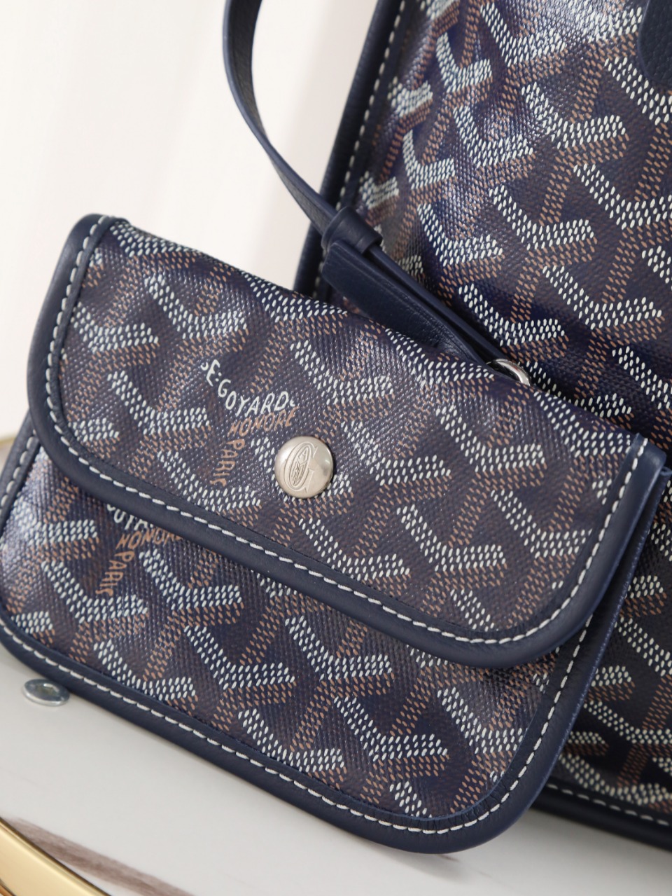 GOYARD 戈雅双面 Belvedere Reversible Mini Tote (Canvas and Leather) — Dual-use bag (handheld/shoulder carry)-F0-ANJCROMINCG 