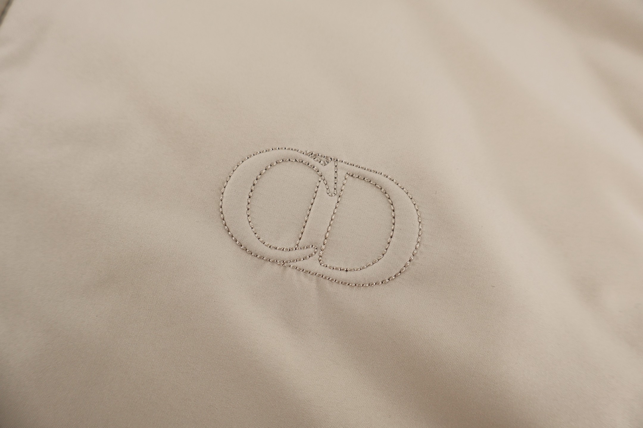 DIOR 迪奥 标识压花刺绣拉链立领夹棉马甲 背心 棉服 外套 夹克 黑色 米色 C0