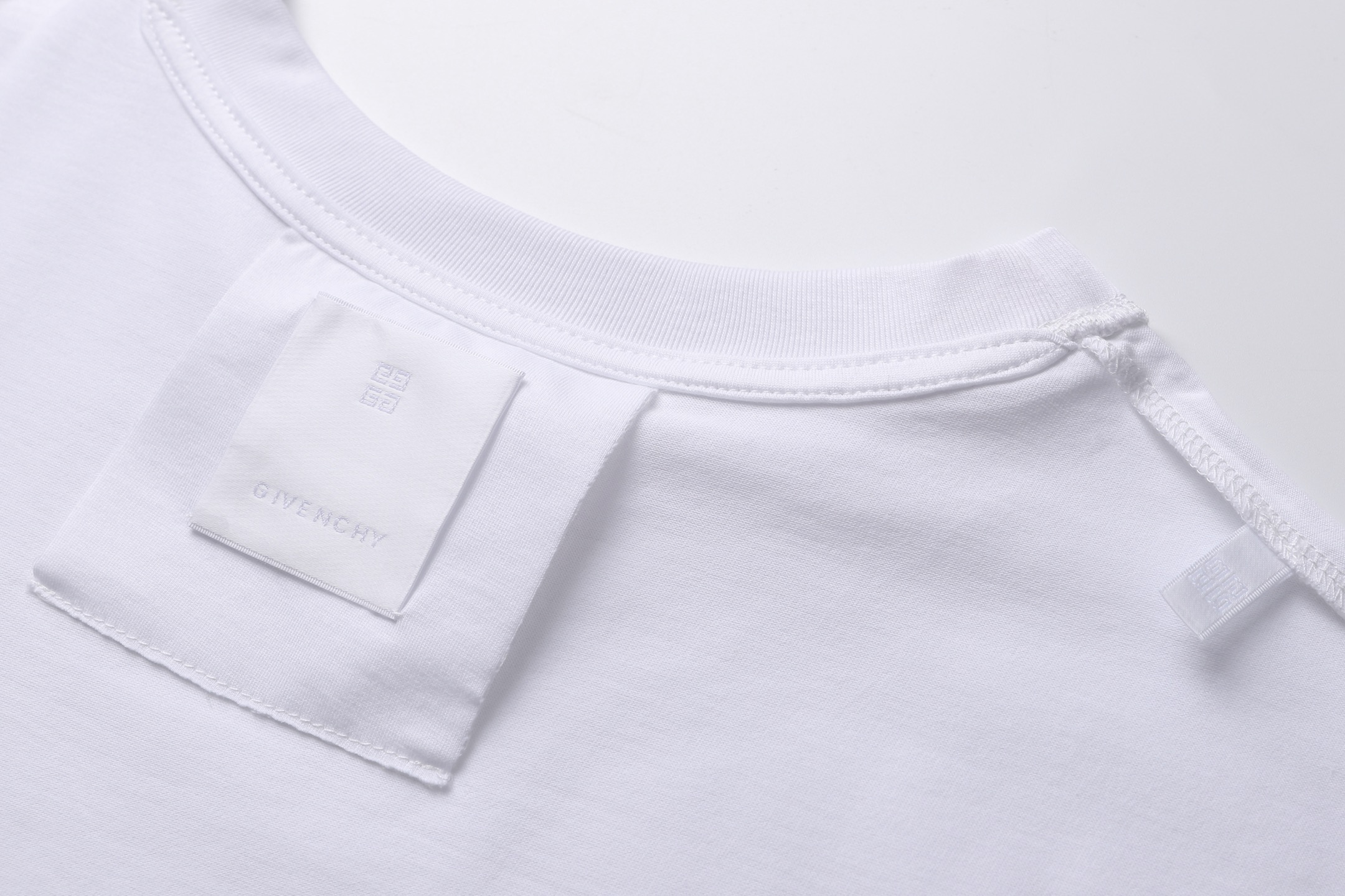 Givenchy 纪梵希 双层字母logo印花圆领短袖 T恤 夏款 白色 黑色 A0