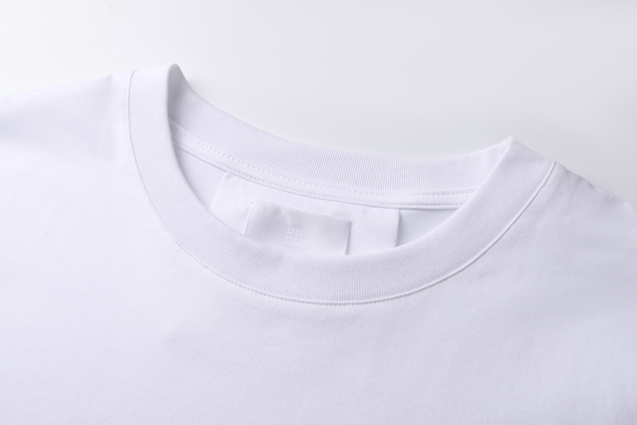 Givenchy 纪梵希 双层字母logo印花圆领短袖 T恤 夏款 白色 黑色 A0