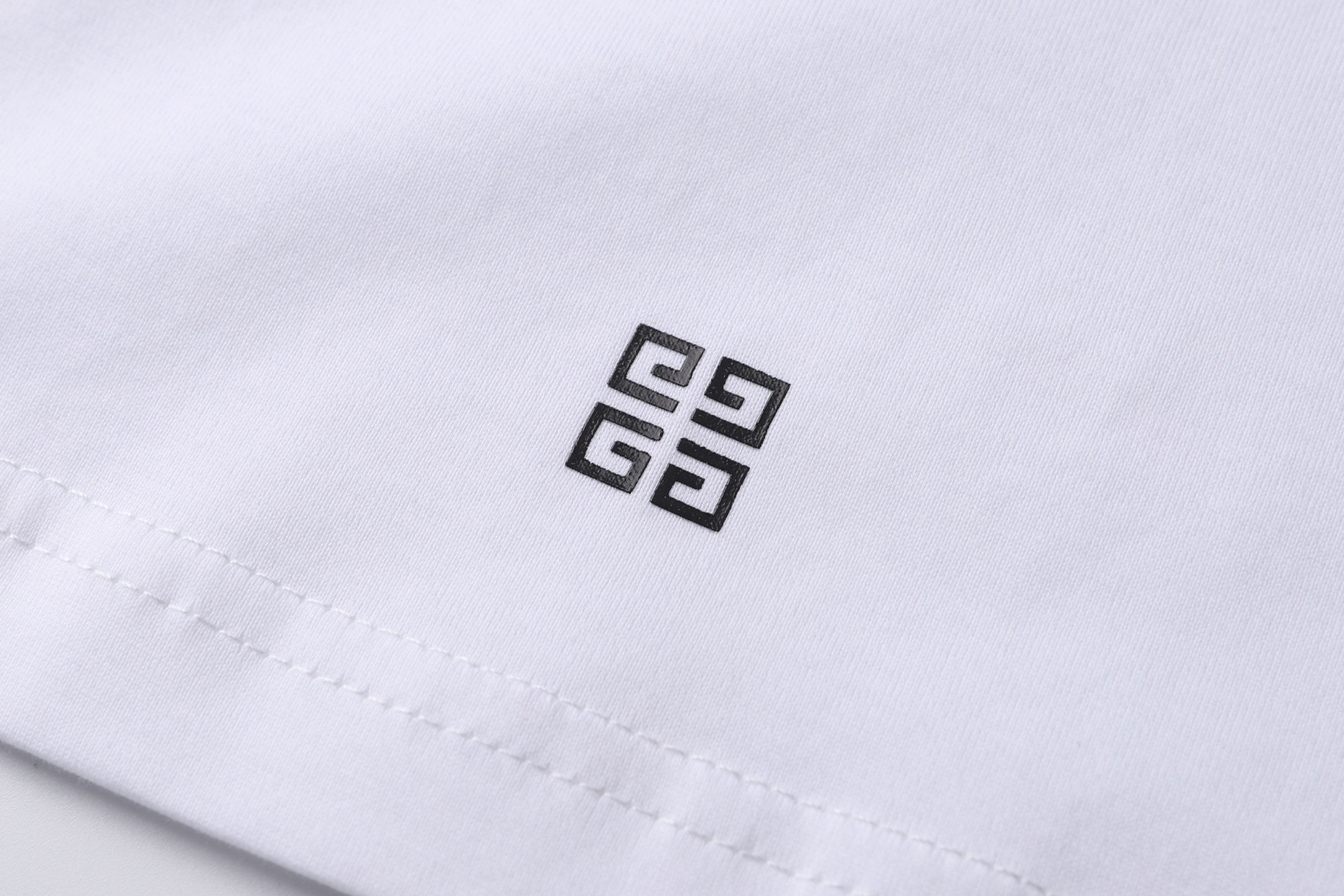 Givenchy 纪梵希 双层字母logo印花圆领短袖 T恤 夏款 白色 黑色 A0