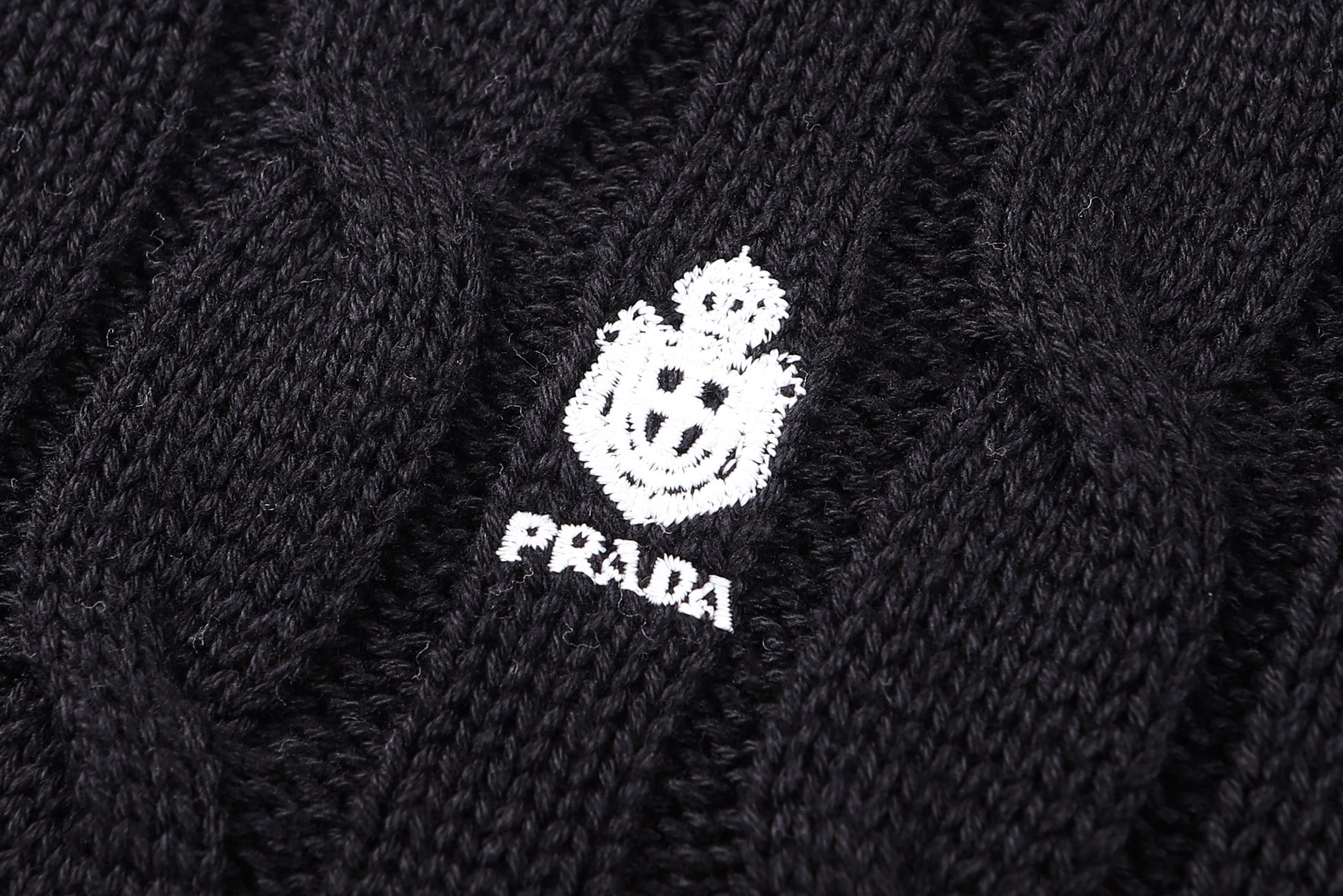PRADA 普拉达 麻花编织刺绣logo毛衣 针织衫 长袖 白色 黑色 B0 