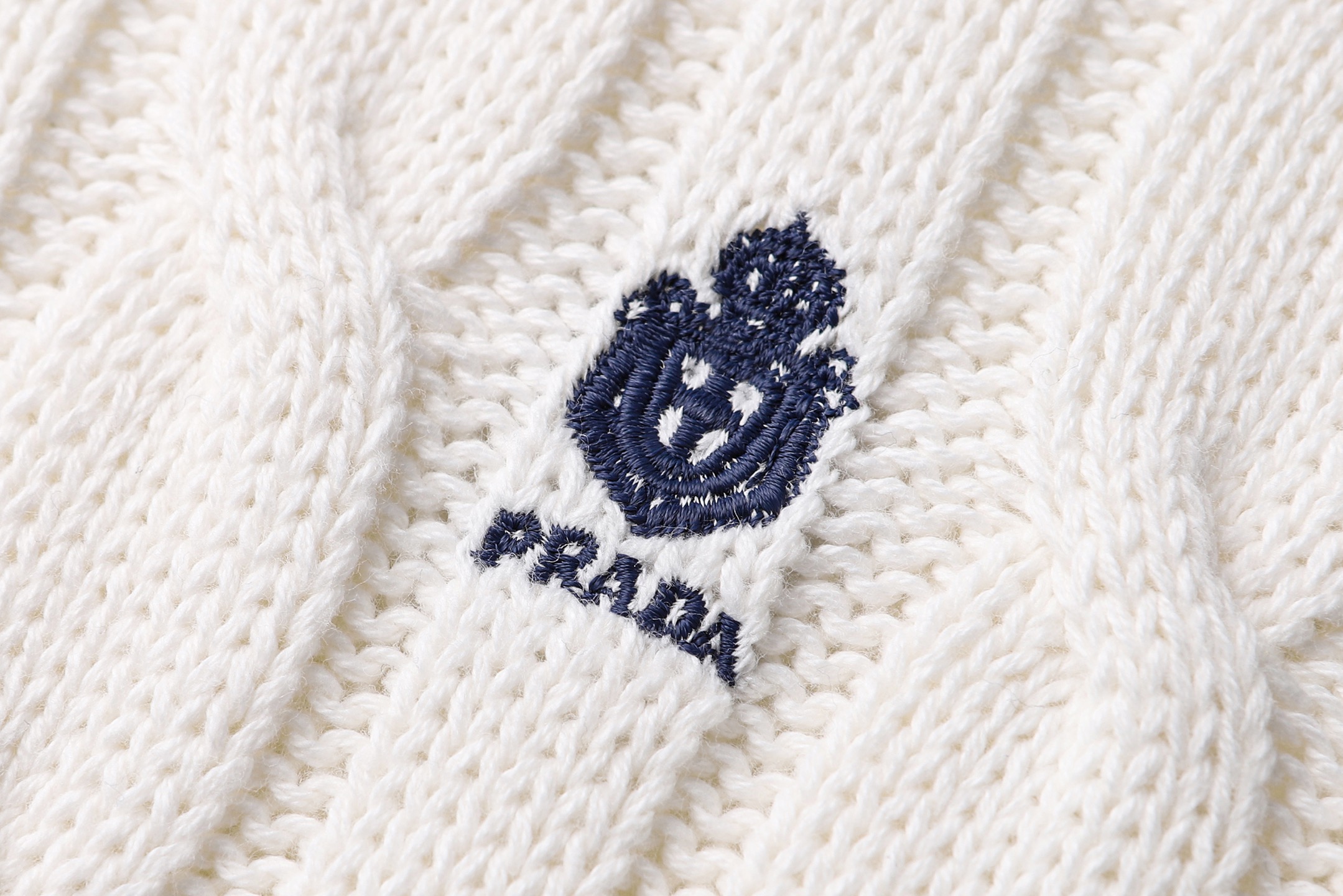PRADA 普拉达 麻花编织刺绣logo毛衣 针织衫 长袖 白色 黑色 B0 